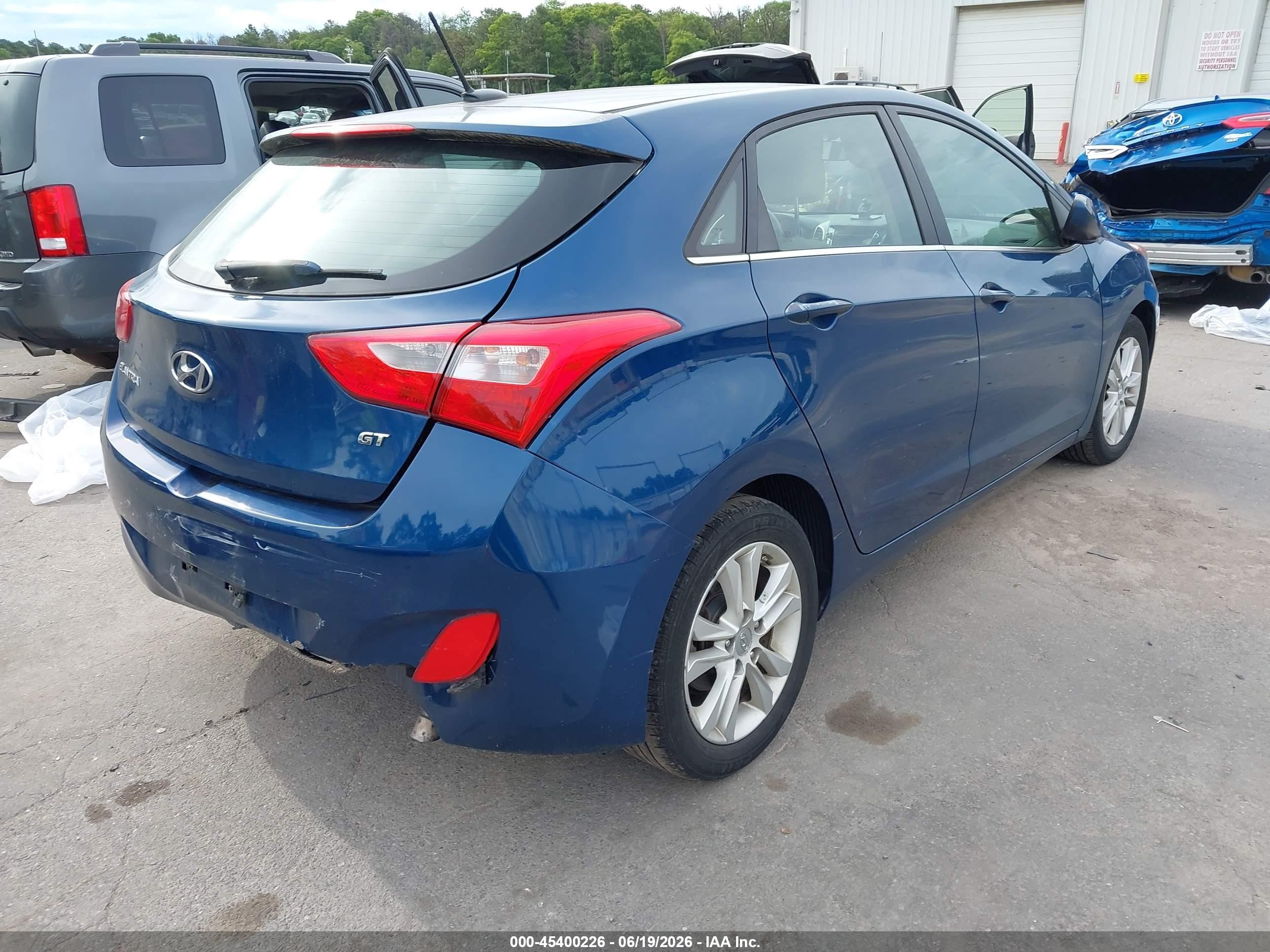 2014 Hyundai Elantra Gt   Blue vin: KMHD35LH7EU201302