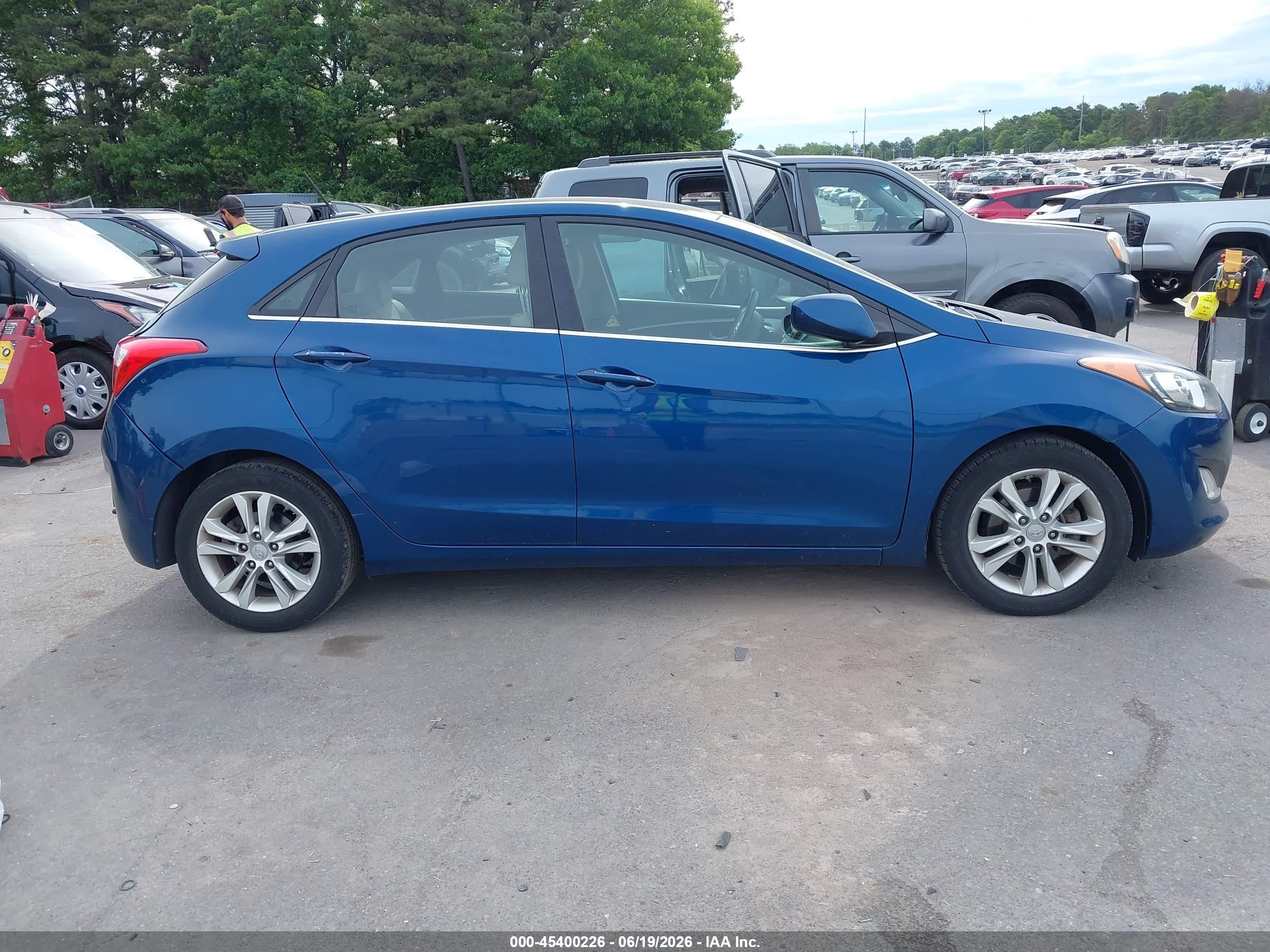 2014 Hyundai Elantra Gt   Blue vin: KMHD35LH7EU201302