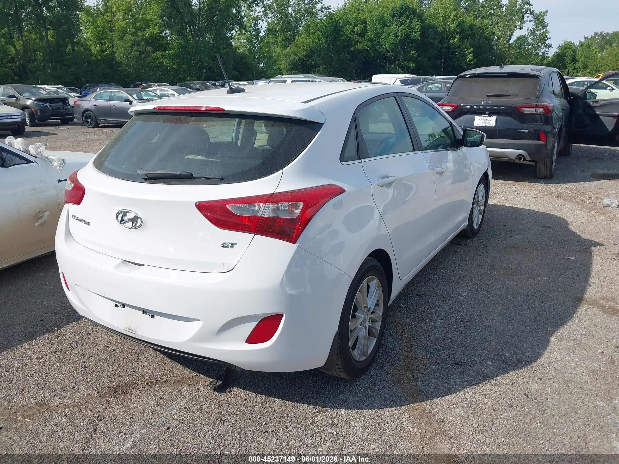 2014 Hyundai Elantra Gt   White vin: KMHD35LH7EU217984