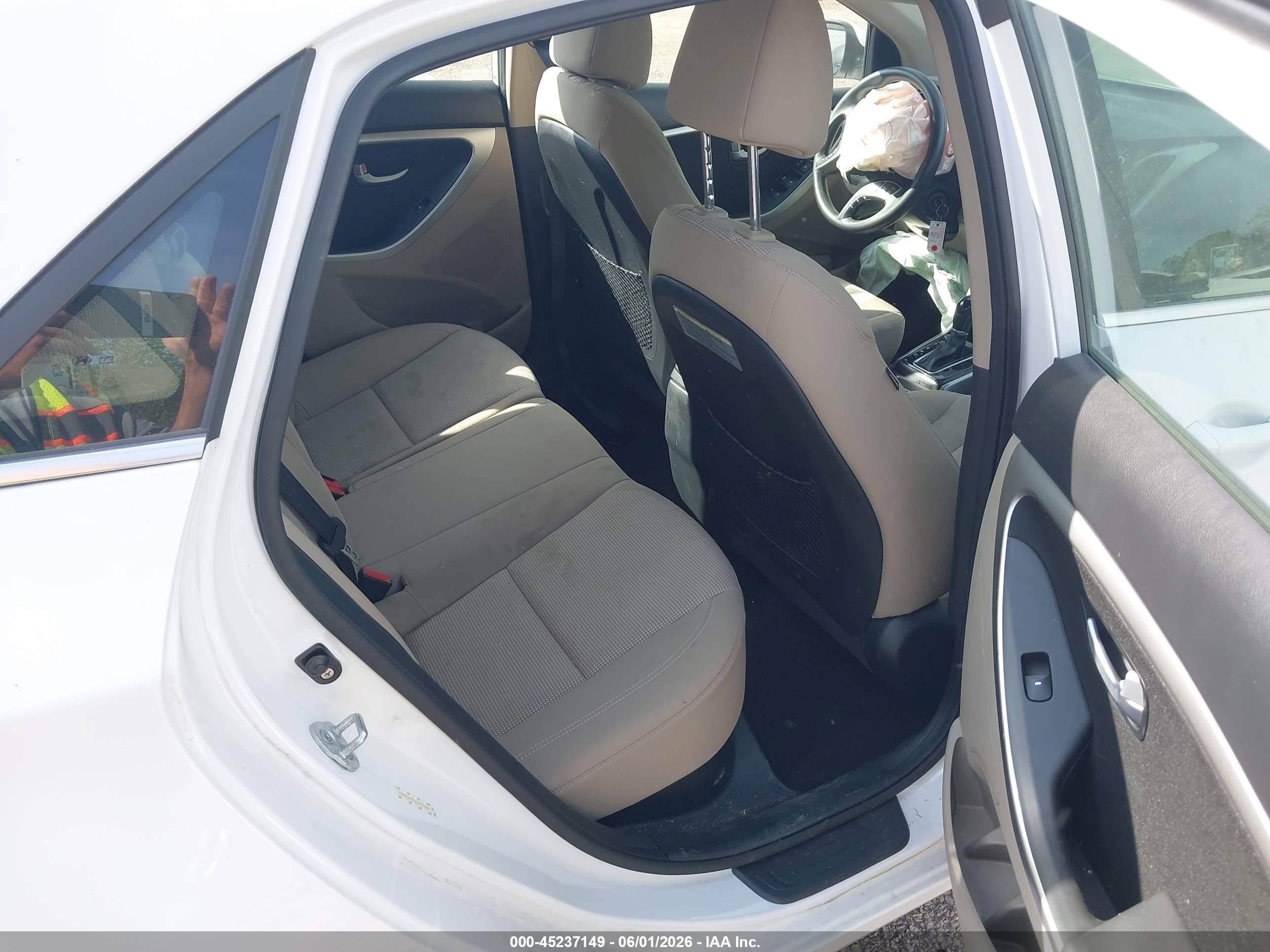 2014 Hyundai Elantra Gt   White vin: KMHD35LH7EU217984