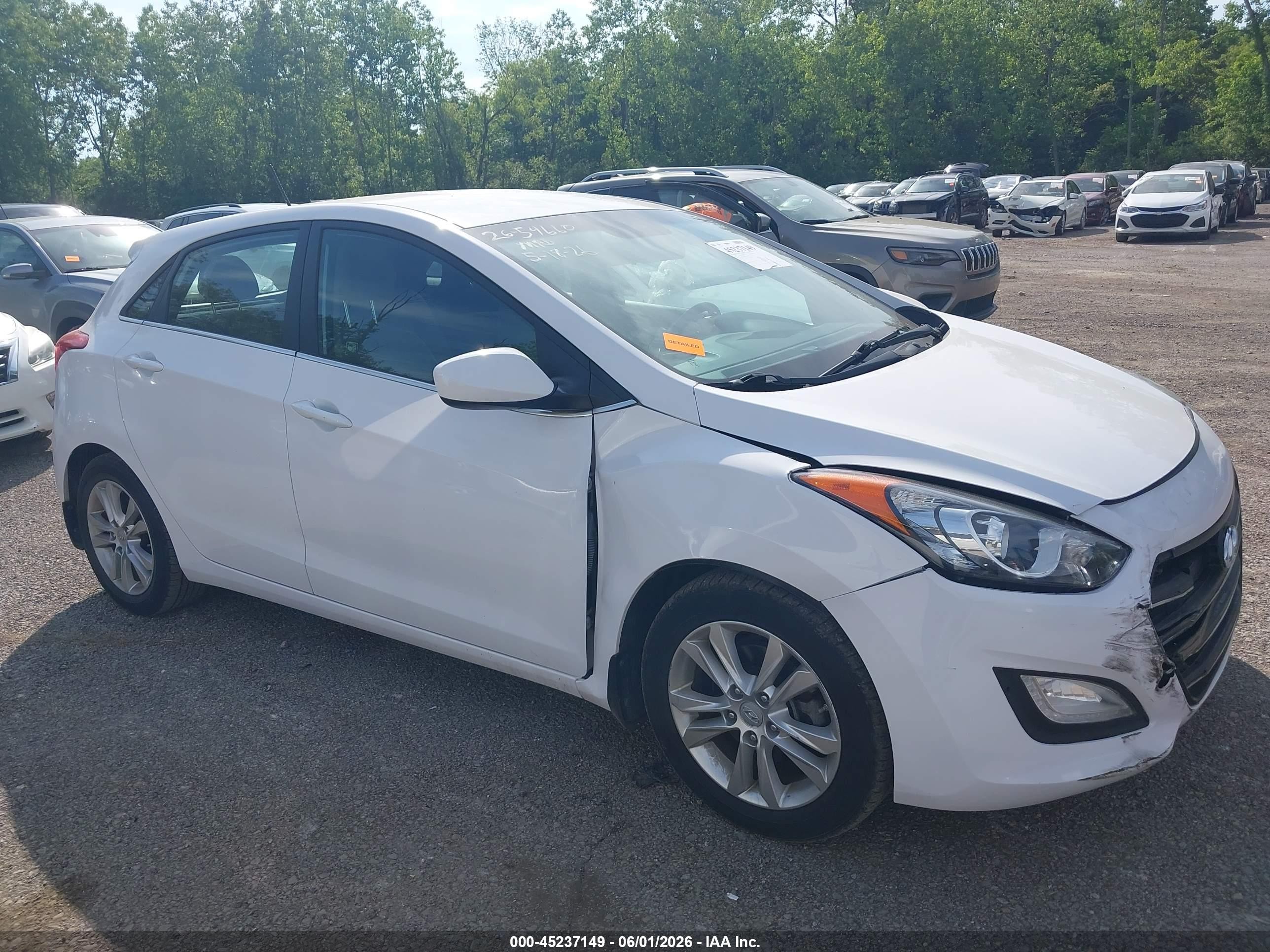 2014 Hyundai Elantra Gt   White vin: KMHD35LH7EU217984