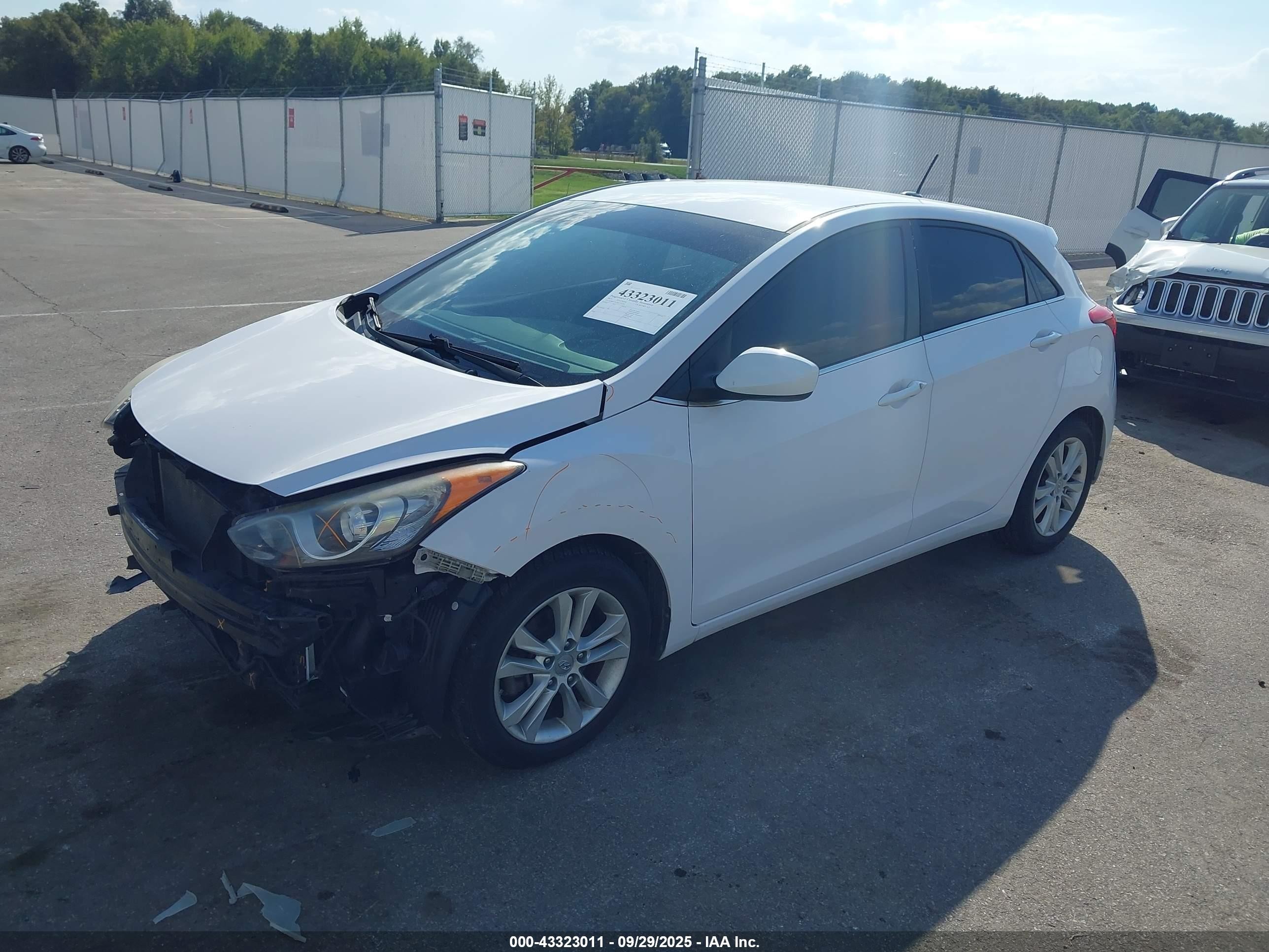 2015 Hyundai Elantra Gt   Белый vin: KMHD35LH7FU237556