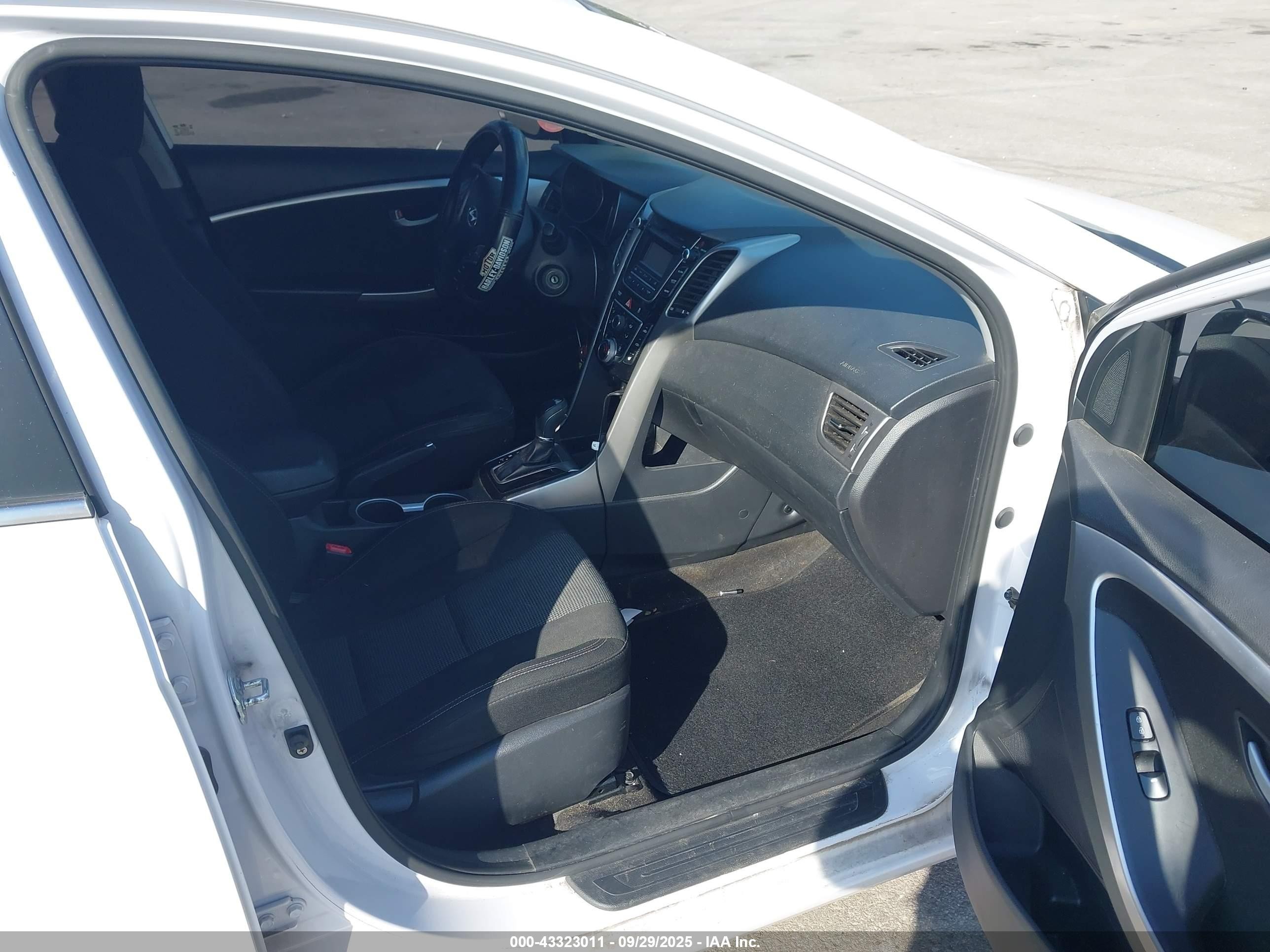 2015 Hyundai Elantra Gt   Белый vin: KMHD35LH7FU237556
