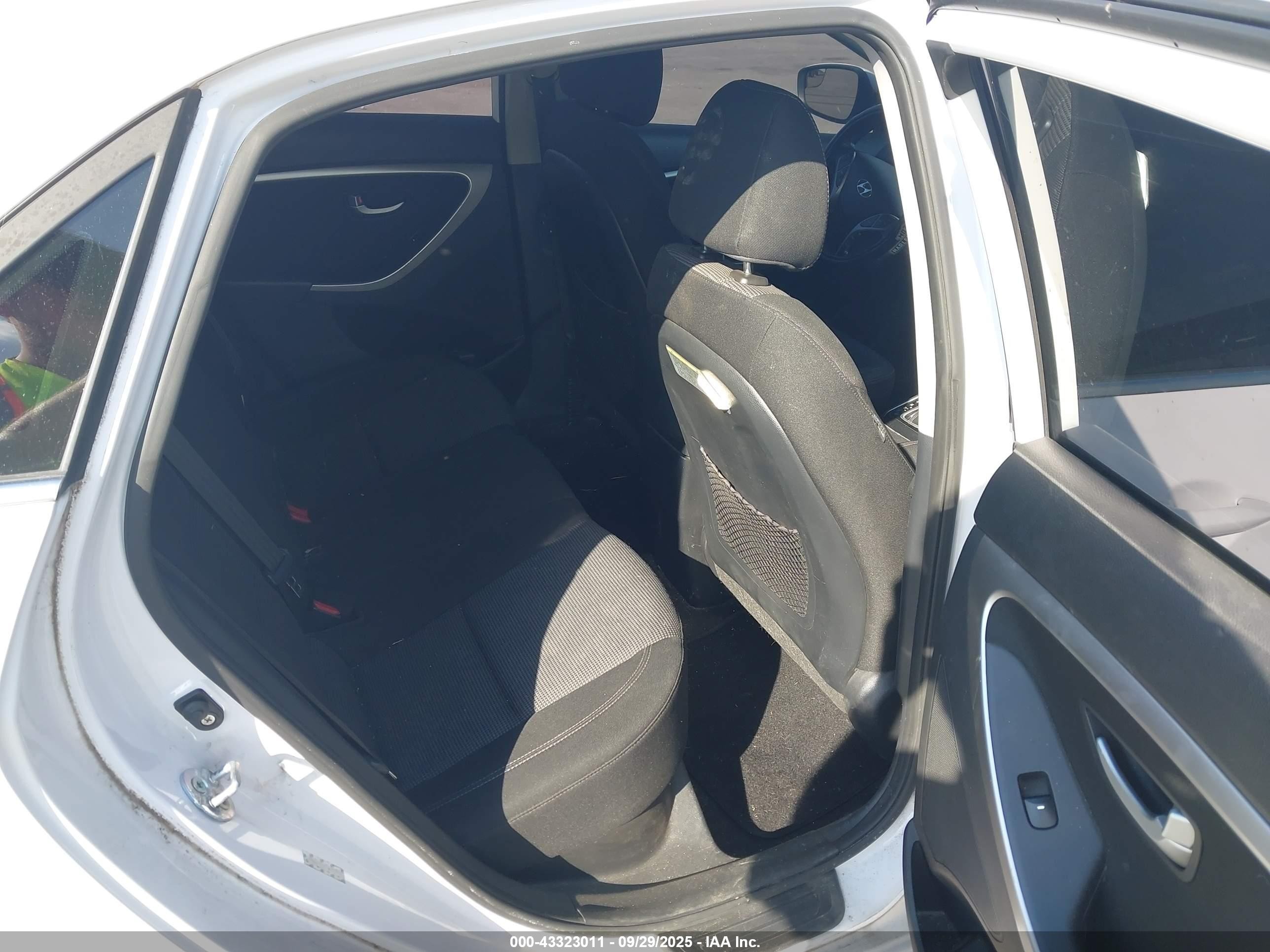 2015 Hyundai Elantra Gt   Белый vin: KMHD35LH7FU237556