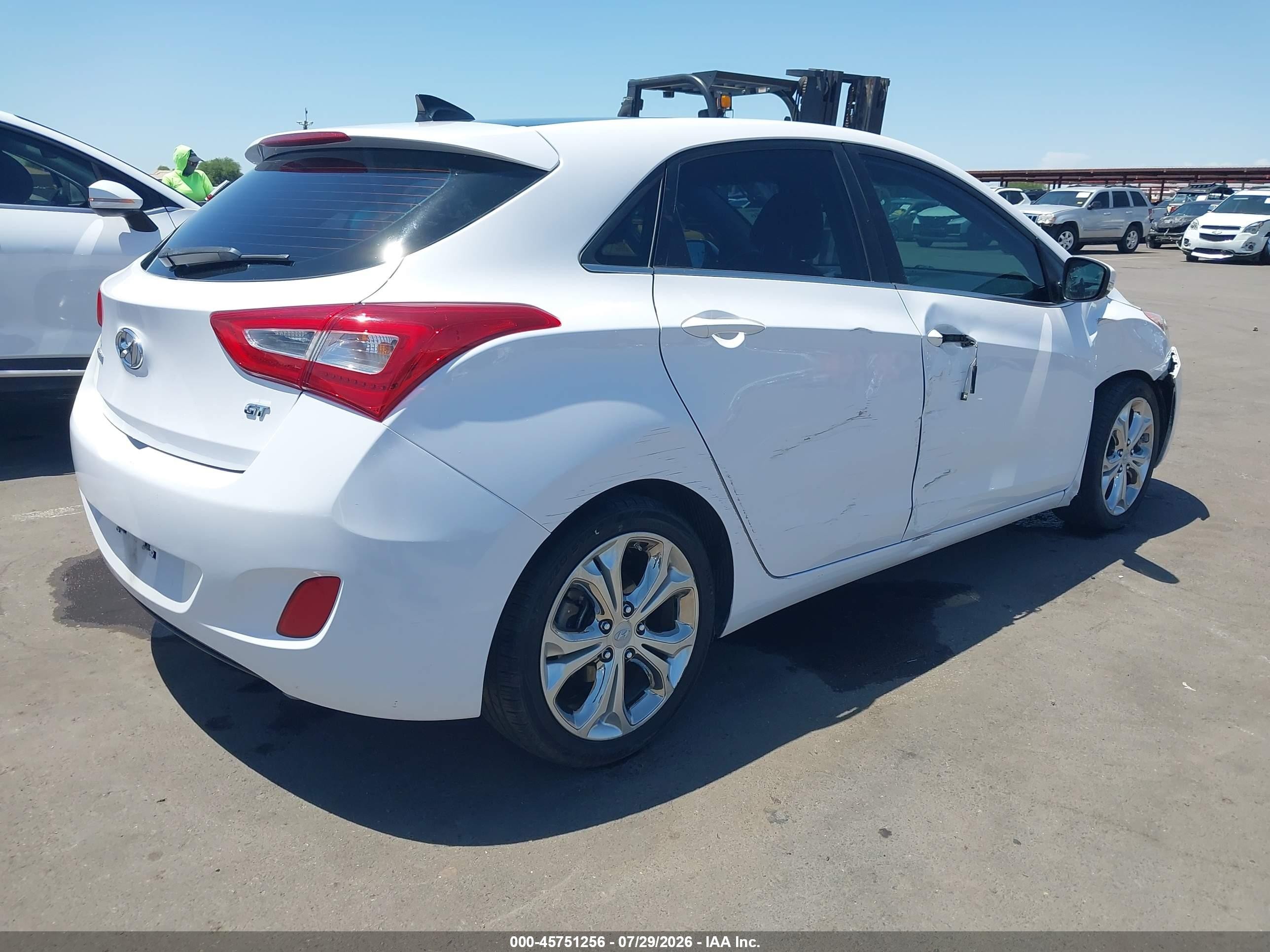 2015 Hyundai Elantra Gt   White vin: KMHD35LH7FU242045