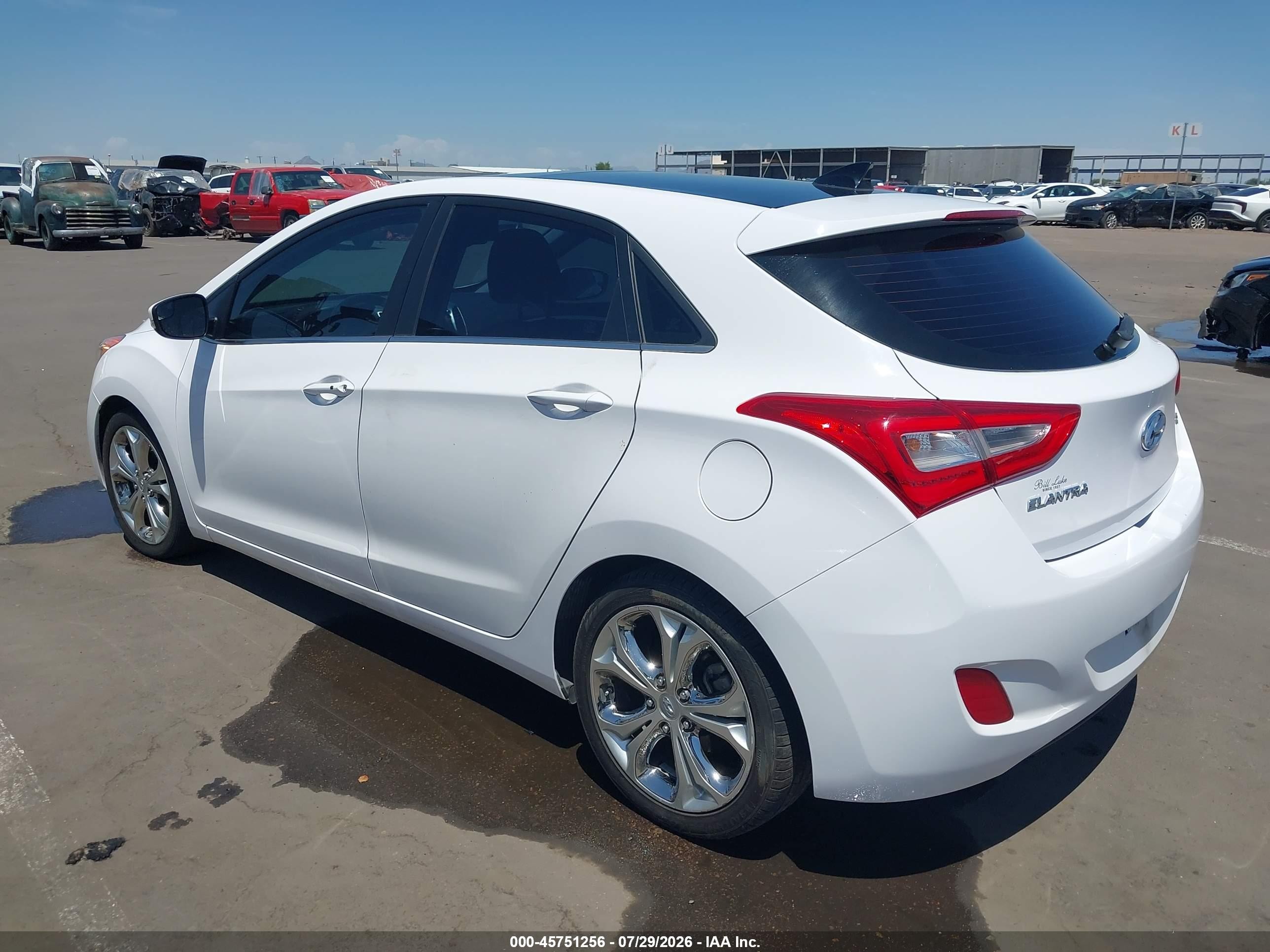 2015 Hyundai Elantra Gt   White vin: KMHD35LH7FU242045