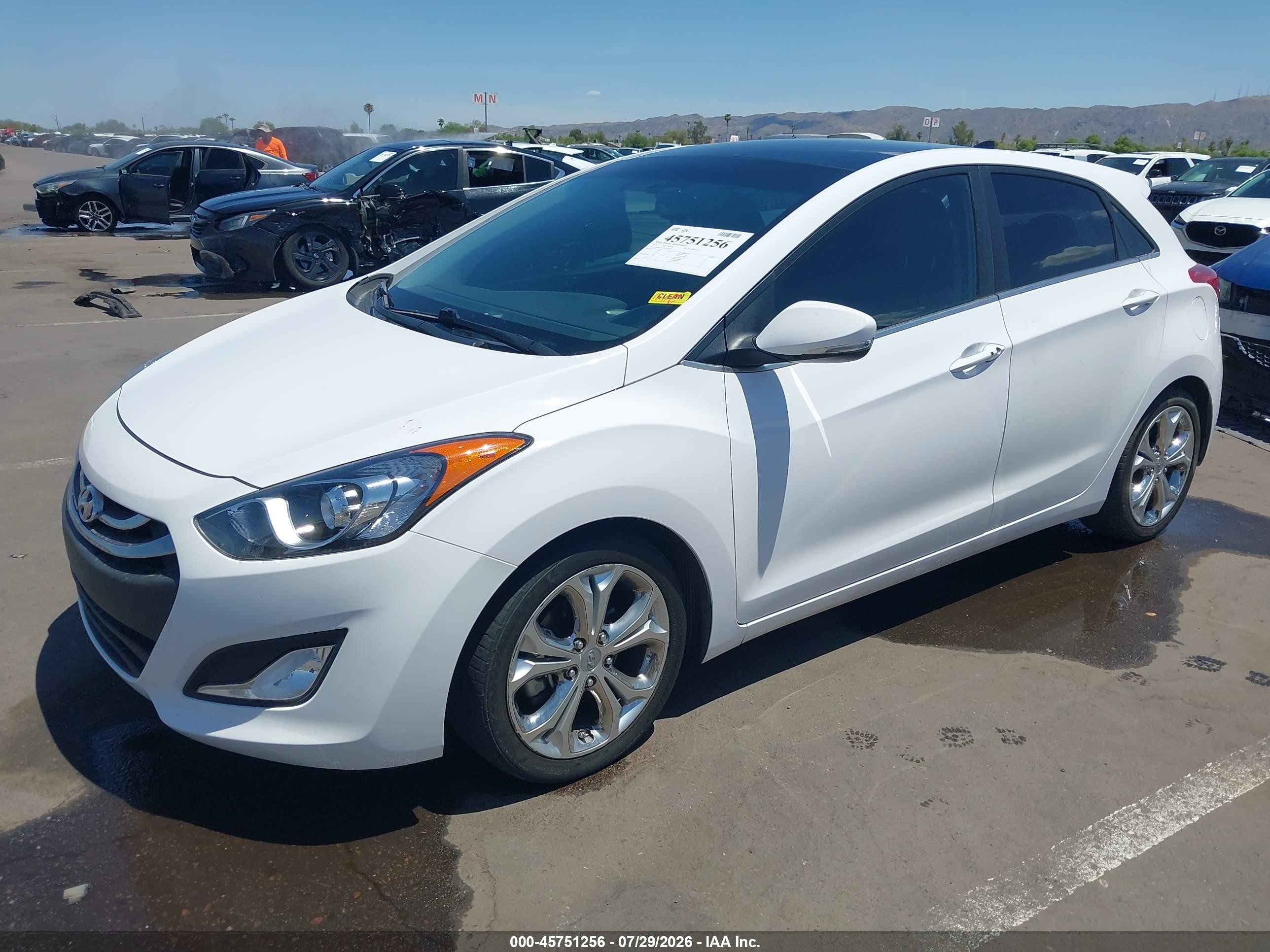 2015 Hyundai Elantra Gt   White vin: KMHD35LH7FU242045