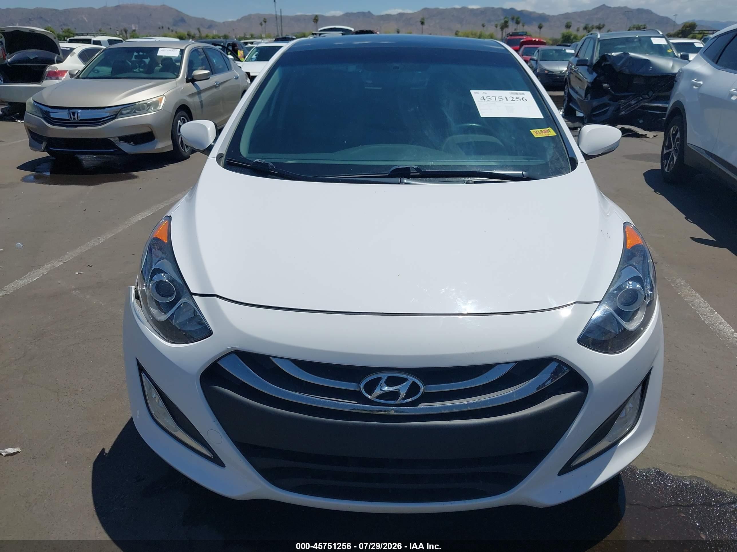 2015 Hyundai Elantra Gt   White vin: KMHD35LH7FU242045