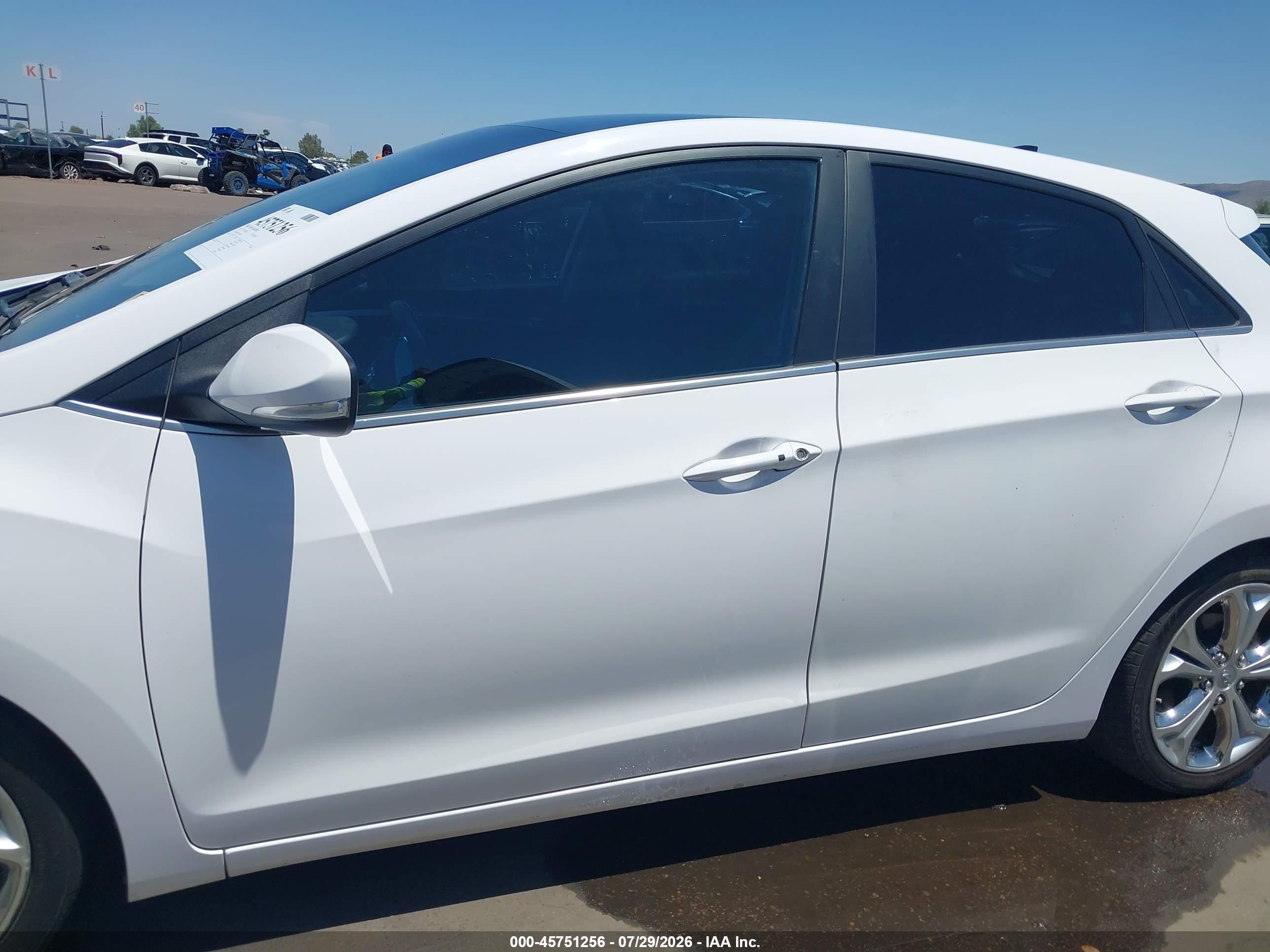 2015 Hyundai Elantra Gt   White vin: KMHD35LH7FU242045