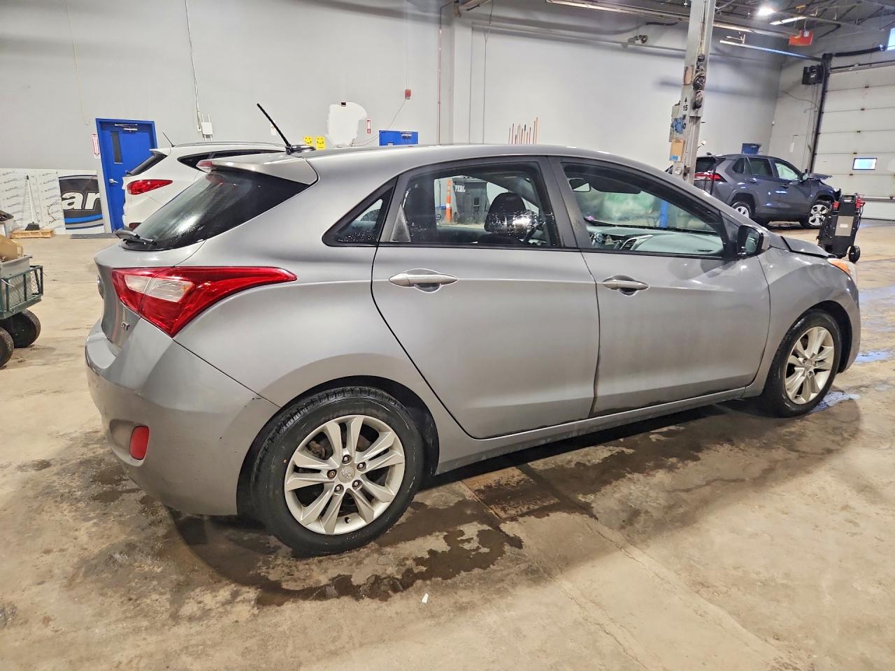2014 Hyundai Elantra Gt Base Silver vin: KMHD35LH8EU173168