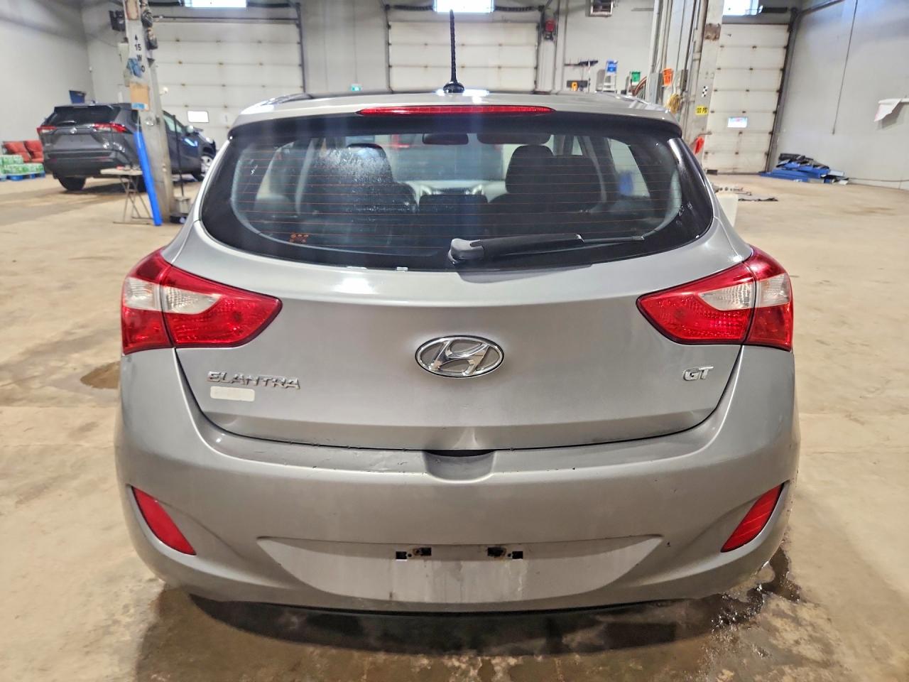 2014 Hyundai Elantra Gt Base Silver vin: KMHD35LH8EU173168