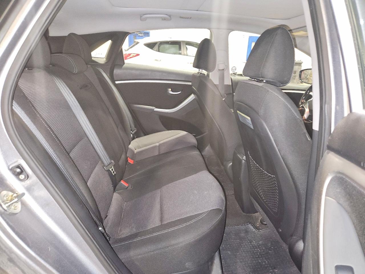 2014 Hyundai Elantra Gt Base Silver vin: KMHD35LH8EU173168