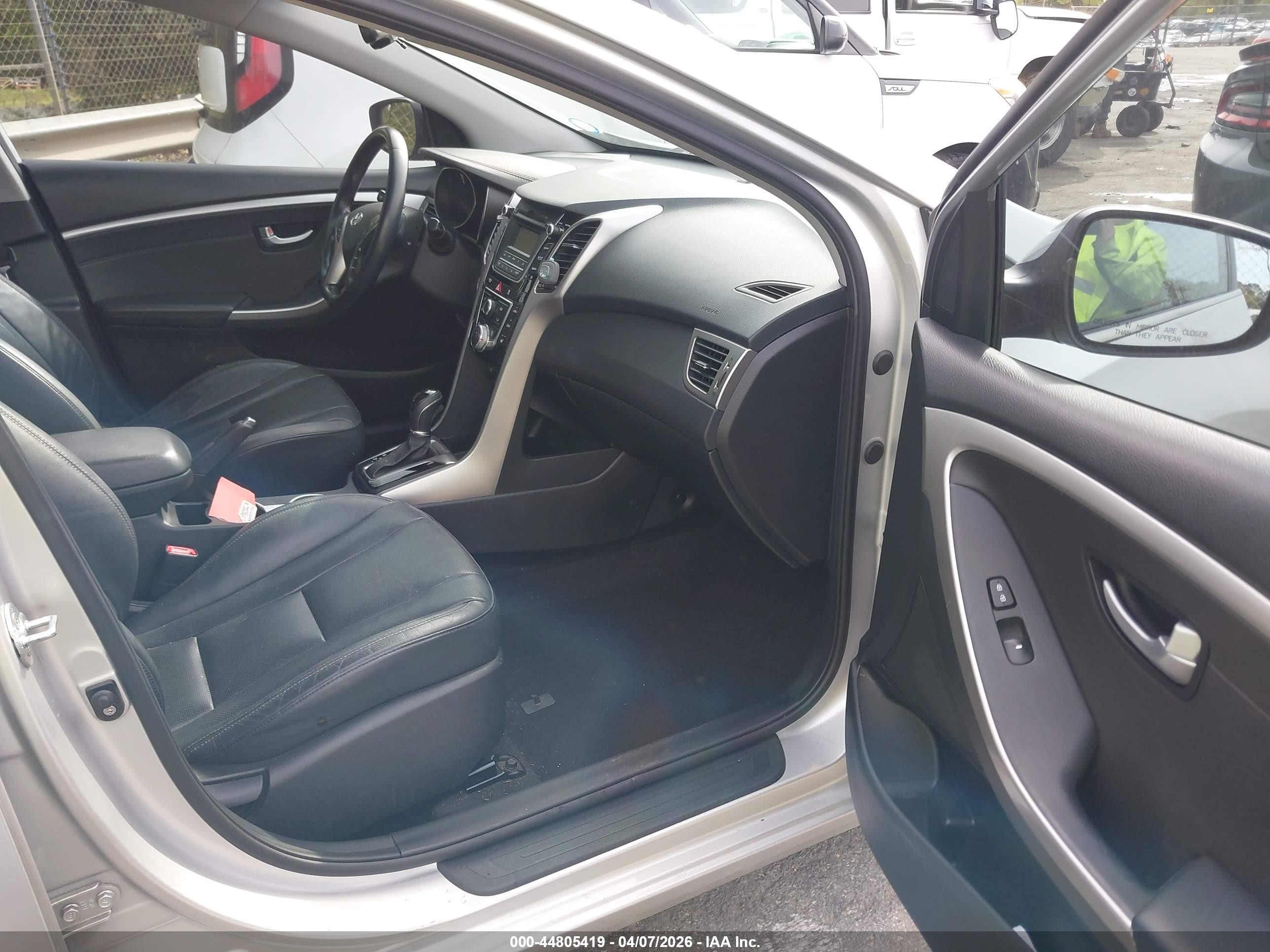 2014 Hyundai Elantra Gt   Серебряный vin: KMHD35LH8EU184882