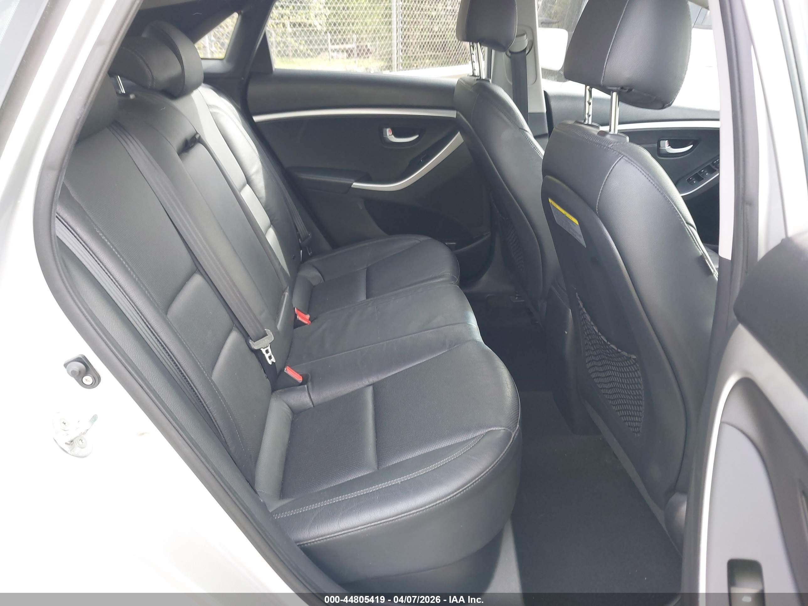 2014 Hyundai Elantra Gt   Серебряный vin: KMHD35LH8EU184882