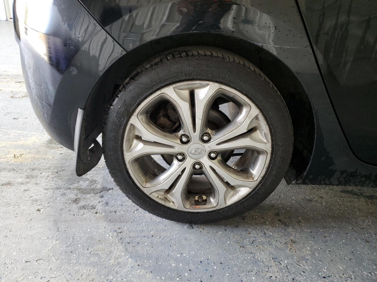 2014 Hyundai Elantra Gt Base Black vin: KMHD35LH8EU203818 Damage: Right Rear Wheel, Curb Rash, > 12 Inches
