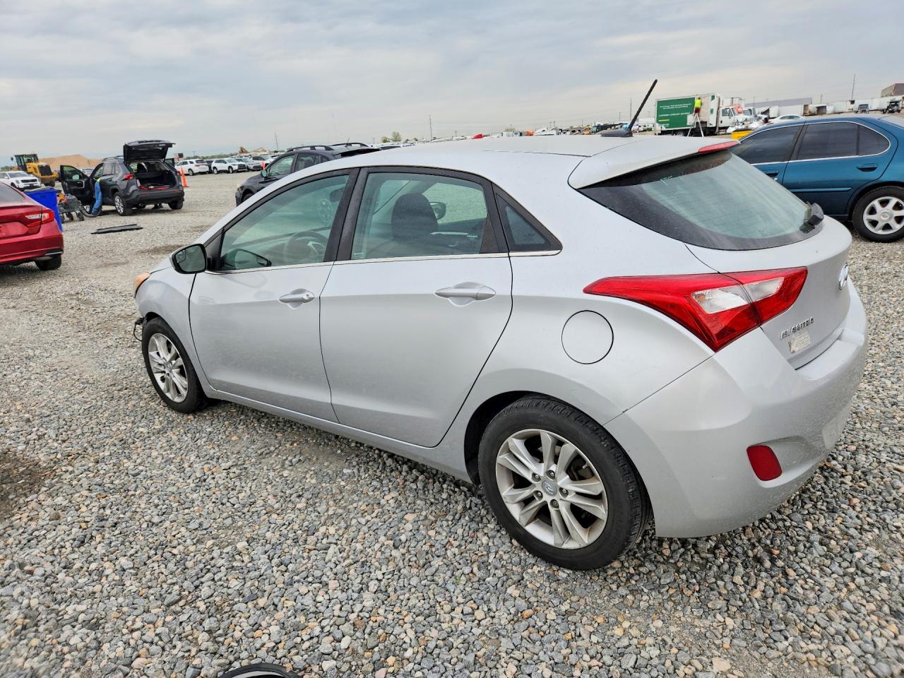 2014 Hyundai Elantra Gt Base Silver vin: KMHD35LH8EU230548