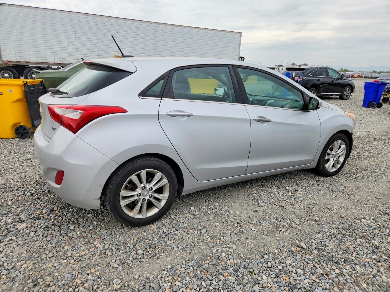 2014 Hyundai Elantra Gt Base Silver vin: KMHD35LH8EU230548