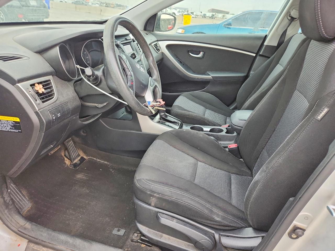 2014 Hyundai Elantra Gt Base Silver vin: KMHD35LH8EU230548