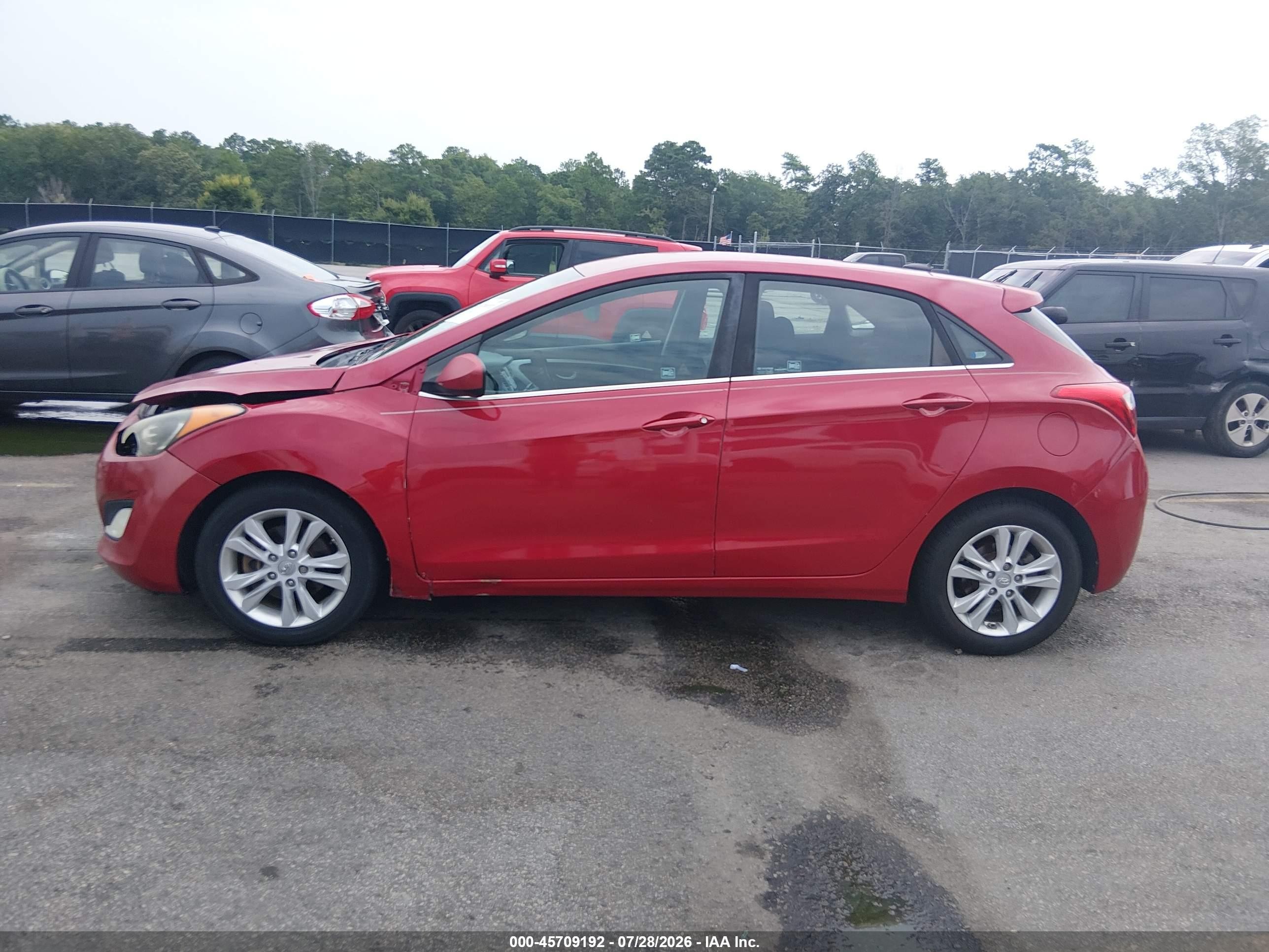 2014 Hyundai Elantra Gt   Red vin: KMHD35LH8EU233045