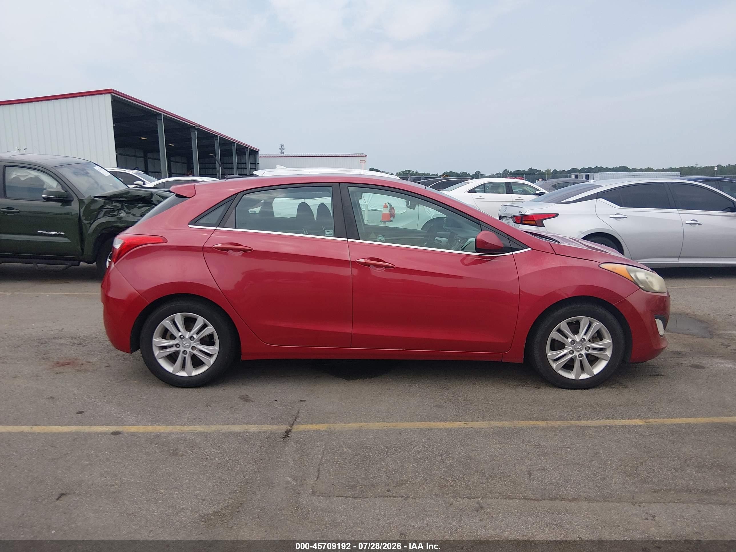 2014 Hyundai Elantra Gt   Red vin: KMHD35LH8EU233045