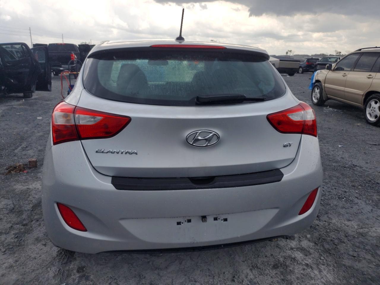 2014 Hyundai Elantra Gt Base Серебряный vin: KMHD35LH8EU233059