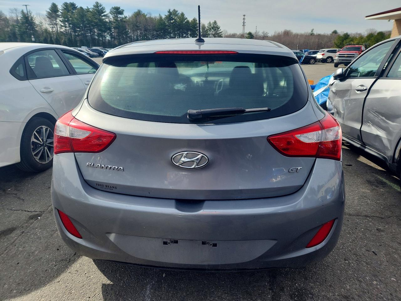 2014 Hyundai Elantra Gt Base Silver vin: KMHD35LH8EU234924
