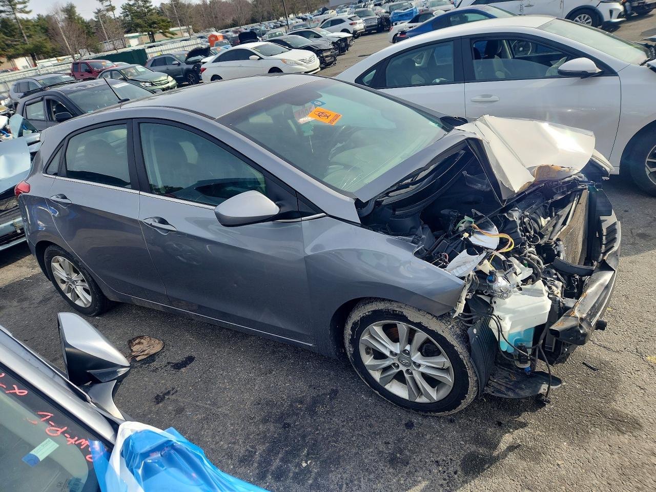 2014 Hyundai Elantra Gt Base Silver vin: KMHD35LH8EU234924