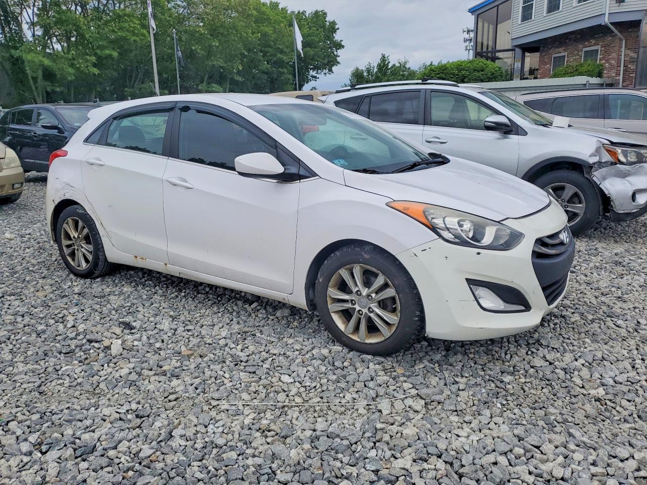 2014 Hyundai Elantra Gt Base Белый vin: KMHD35LH8EU235040