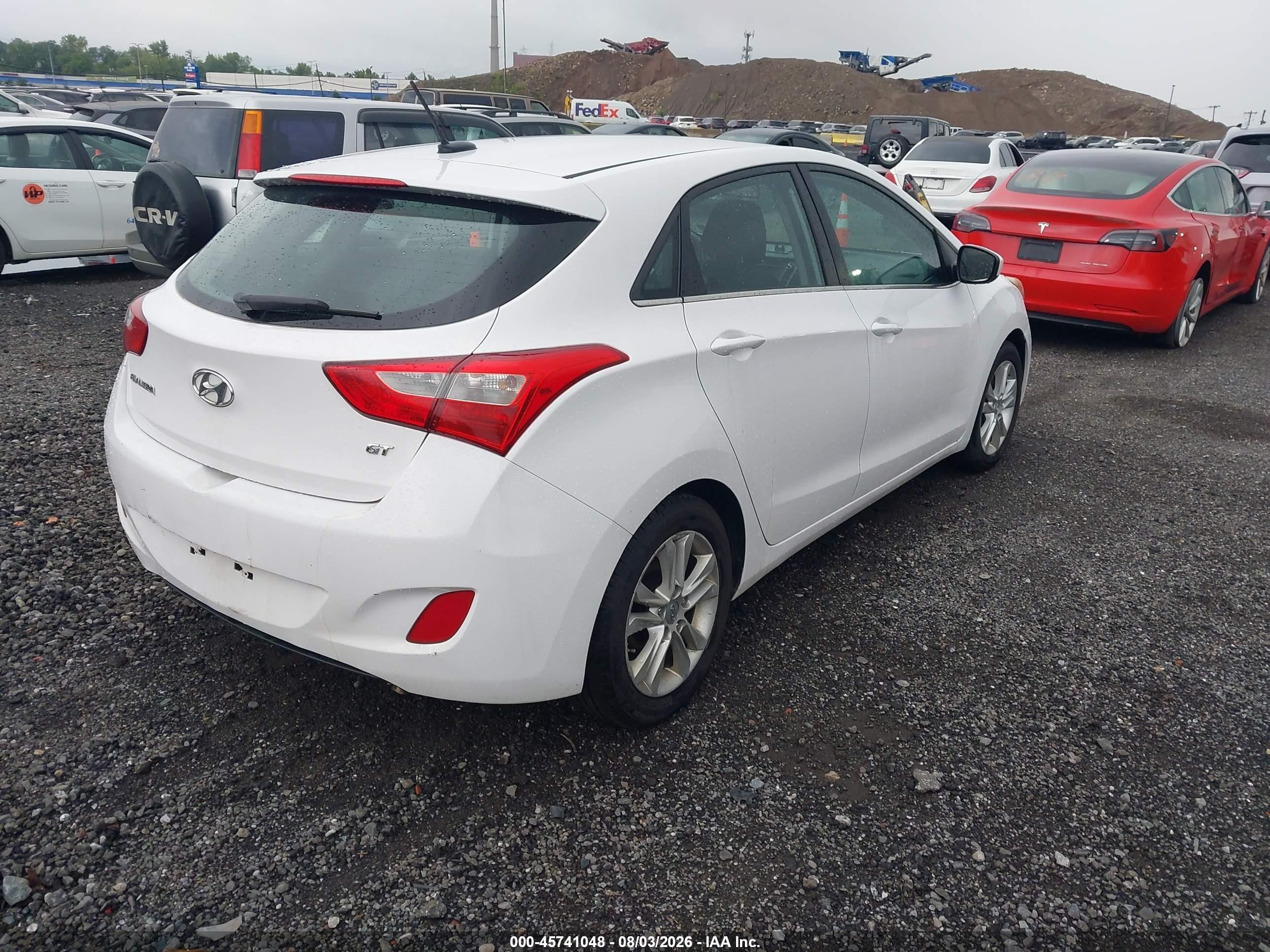 2015 Hyundai Elantra Gt   White vin: KMHD35LH8FU242264
