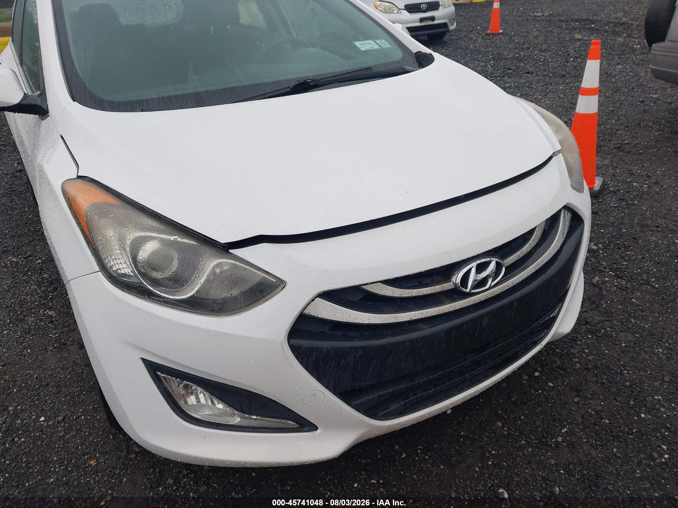2015 Hyundai Elantra Gt   White vin: KMHD35LH8FU242264