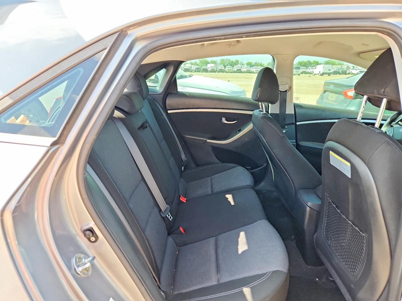 2016 Hyundai Elantra Gt Base Gray vin: KMHD35LH8GU272561