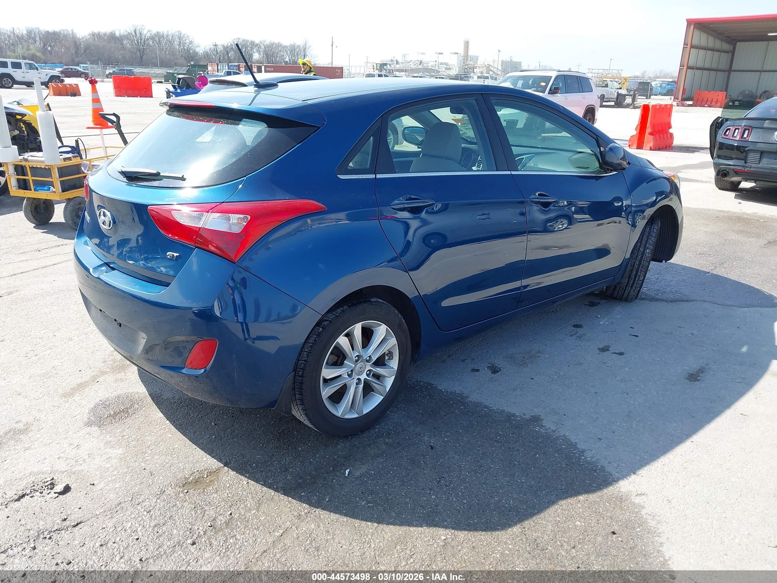 2014 Hyundai Elantra Gt   Blue vin: KMHD35LH9EU174510