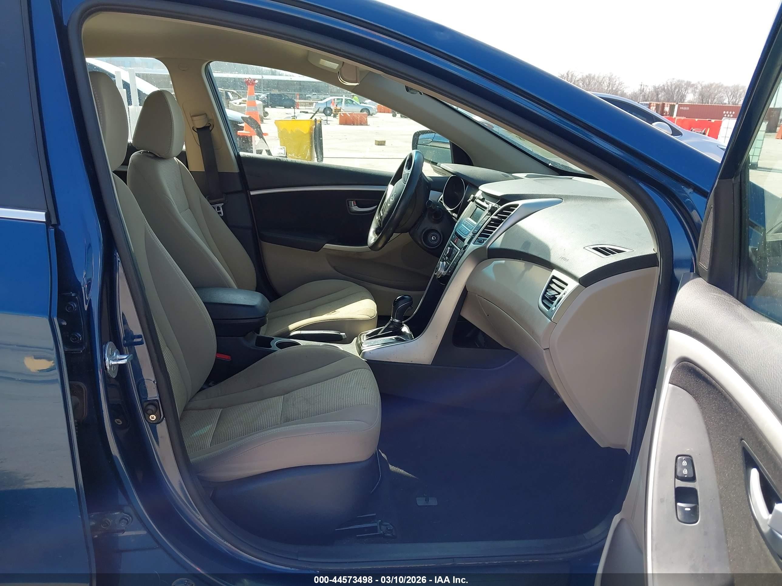 2014 Hyundai Elantra Gt   Blue vin: KMHD35LH9EU174510