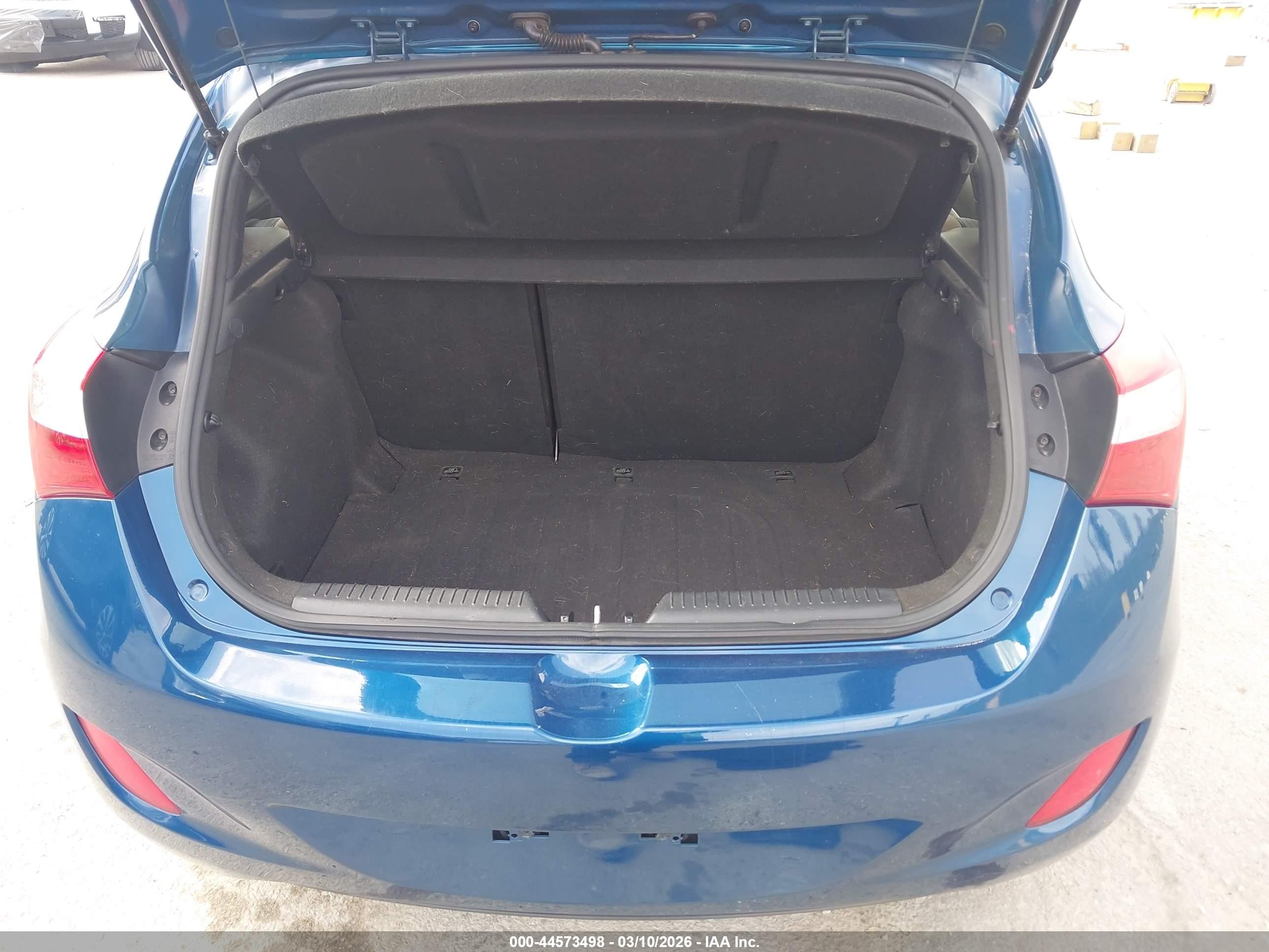 2014 Hyundai Elantra Gt   Blue vin: KMHD35LH9EU174510