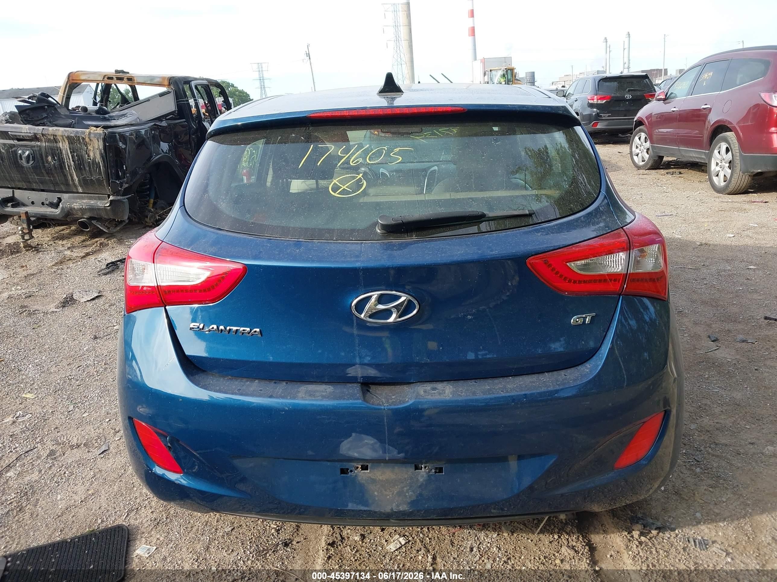 2014 Hyundai Elantra Gt   Blue vin: KMHD35LH9EU174605