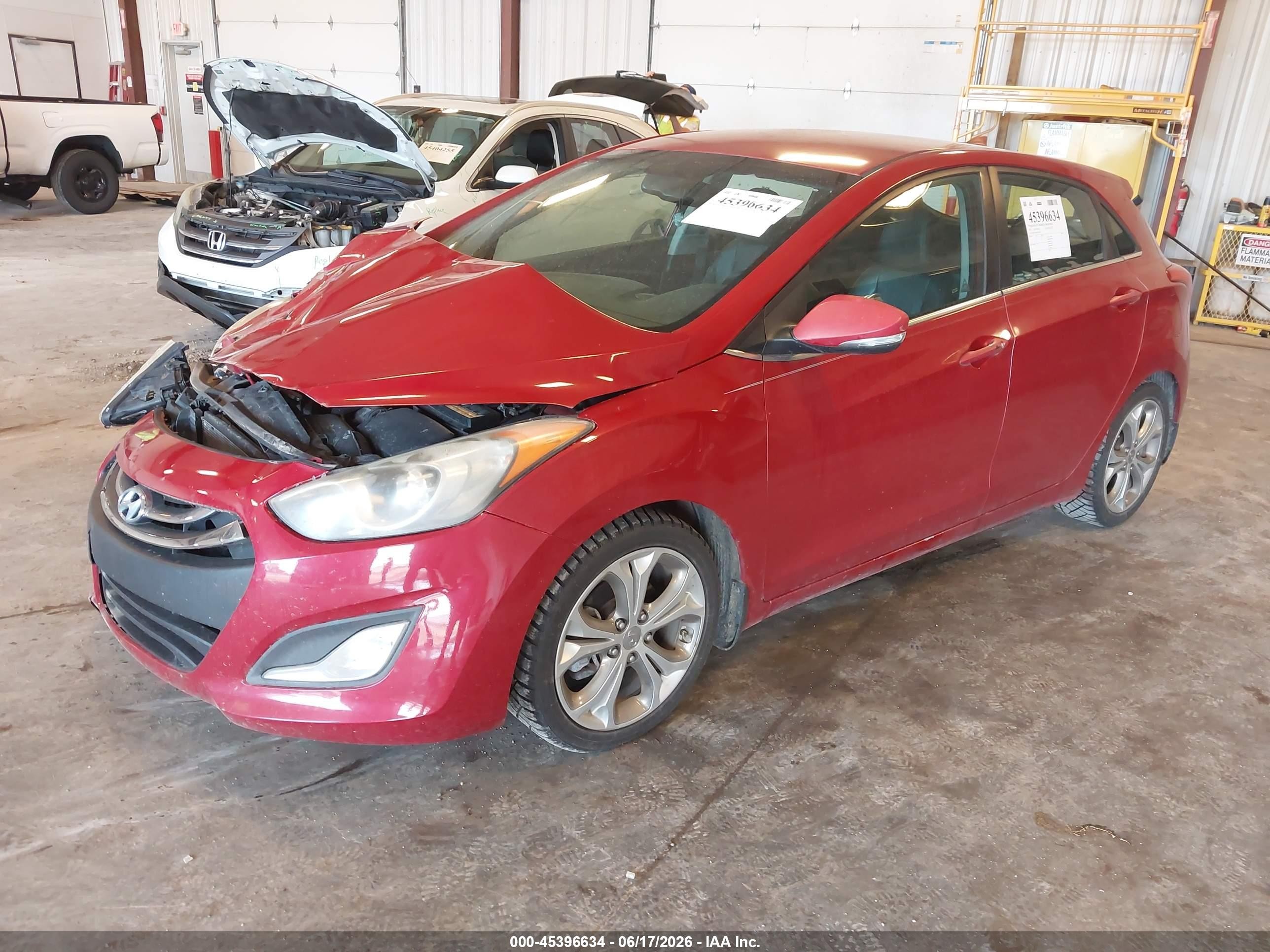 2014 Hyundai Elantra Gt   Red vin: KMHD35LH9EU184728