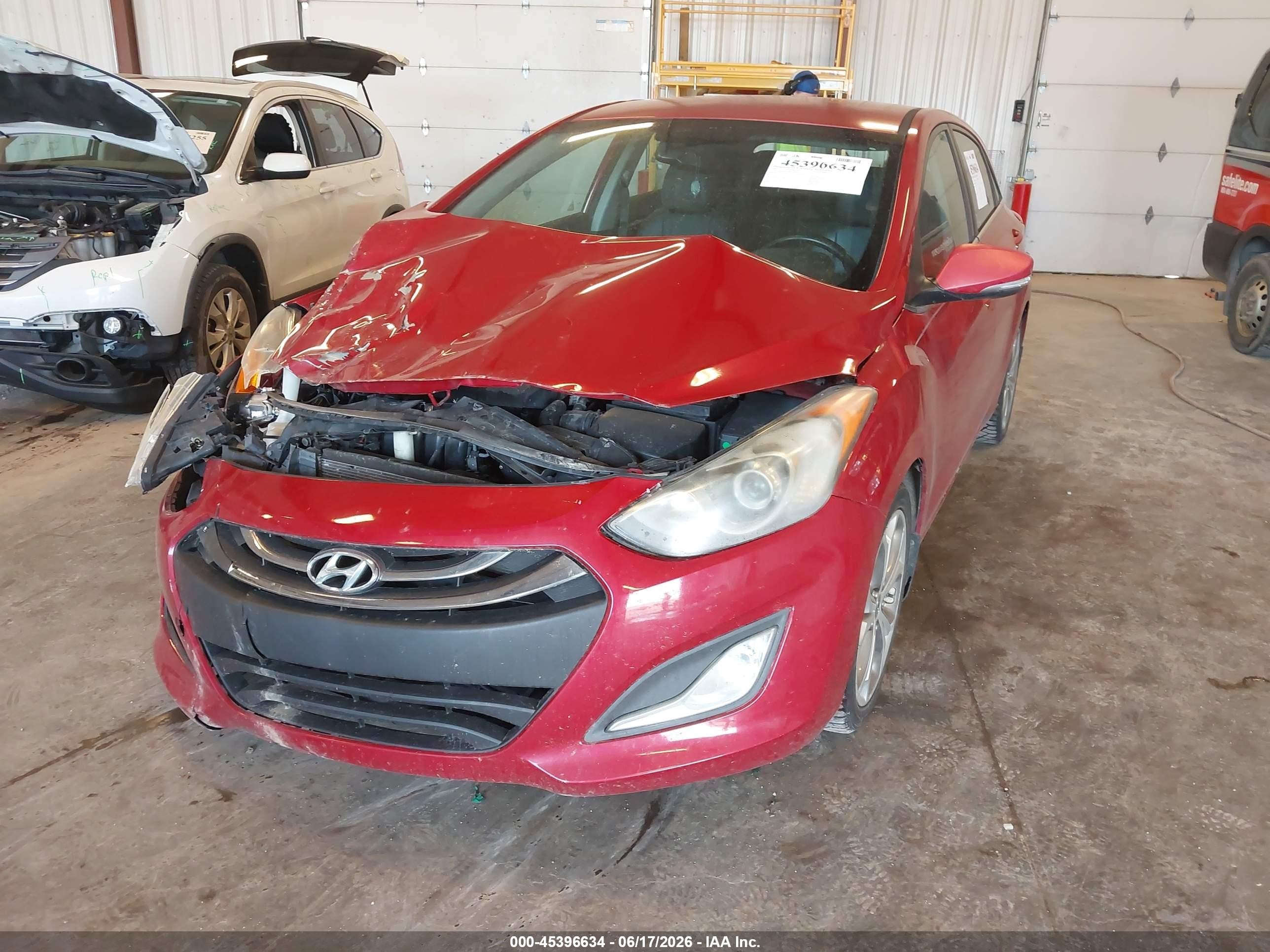 2014 Hyundai Elantra Gt   Red vin: KMHD35LH9EU184728
