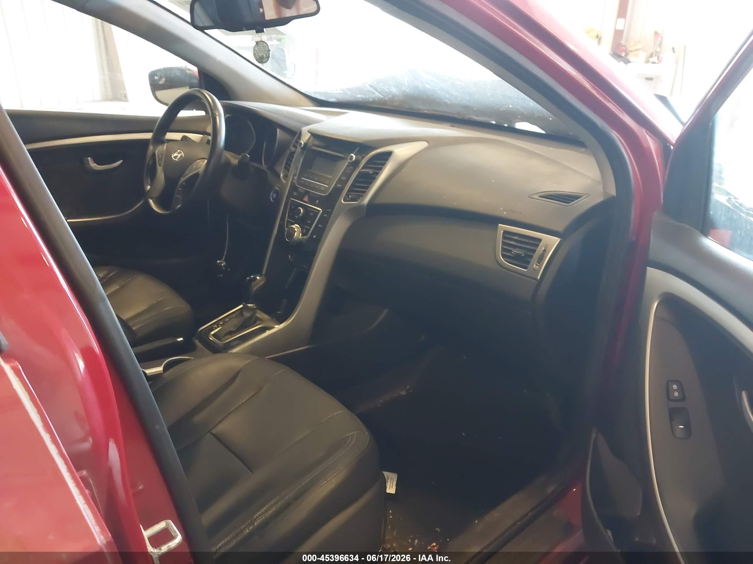 2014 Hyundai Elantra Gt   Red vin: KMHD35LH9EU184728