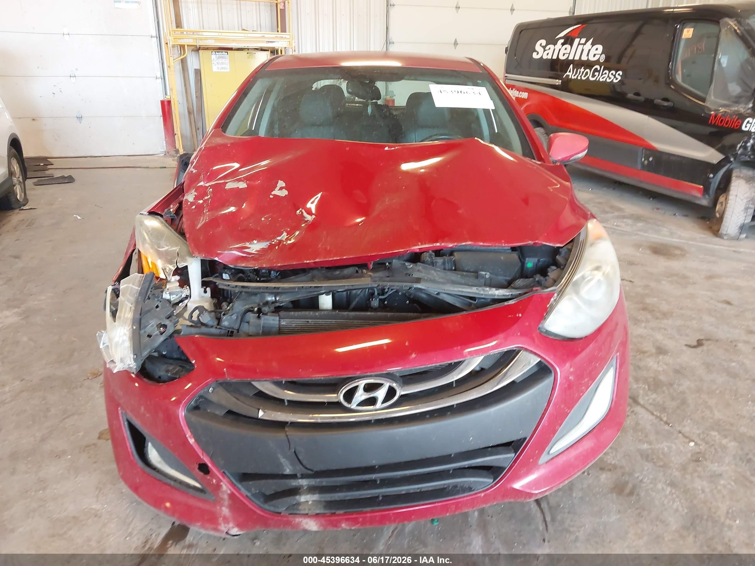 2014 Hyundai Elantra Gt   Red vin: KMHD35LH9EU184728