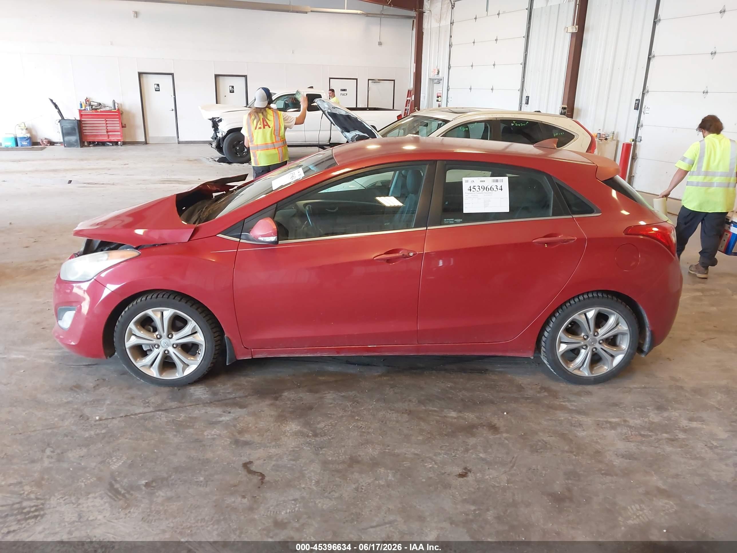2014 Hyundai Elantra Gt   Red vin: KMHD35LH9EU184728