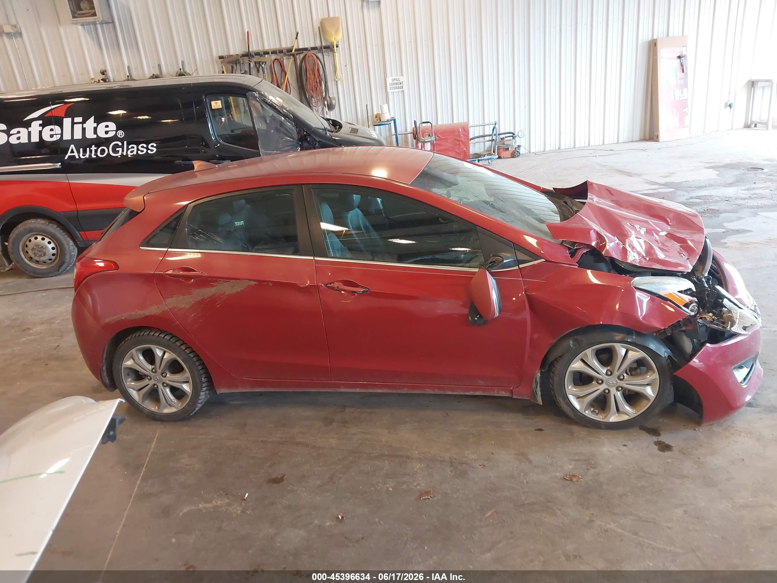 2014 Hyundai Elantra Gt   Red vin: KMHD35LH9EU184728