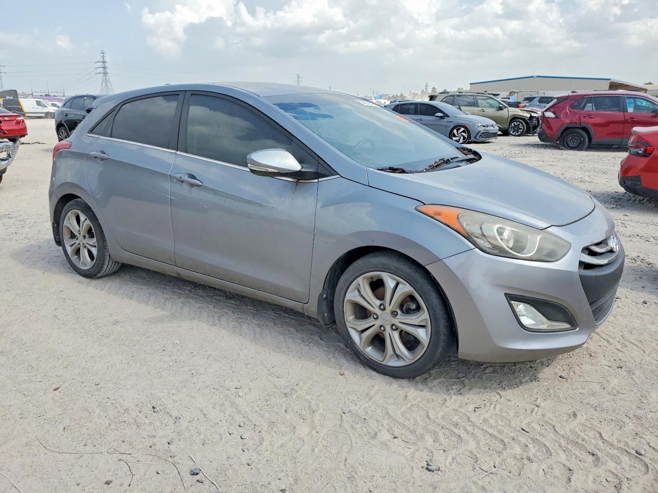 2014 Hyundai Elantra Gt Base Silver vin: KMHD35LH9EU188939