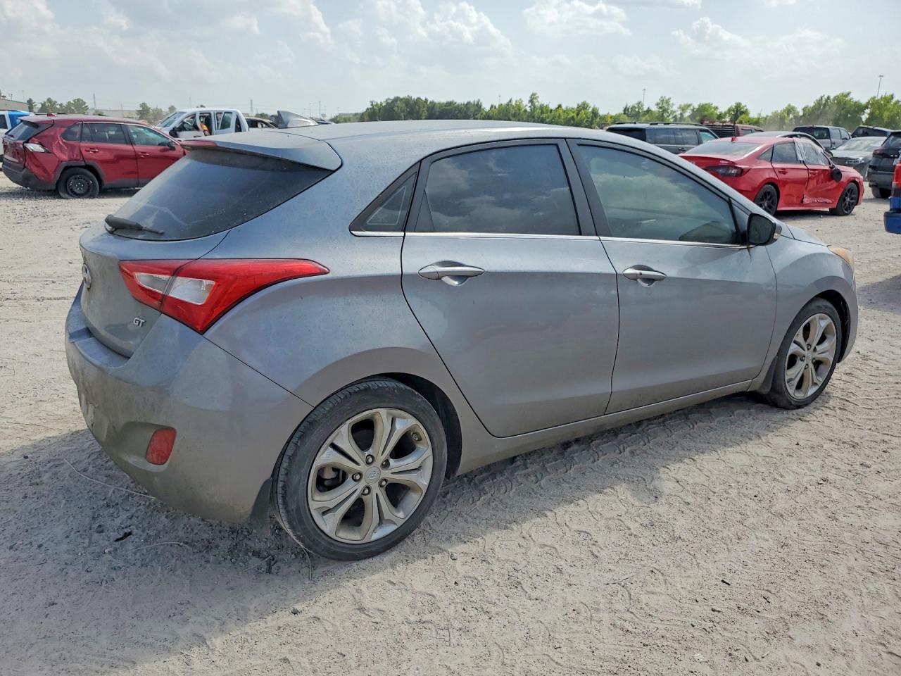 2014 Hyundai Elantra Gt Base Silver vin: KMHD35LH9EU188939