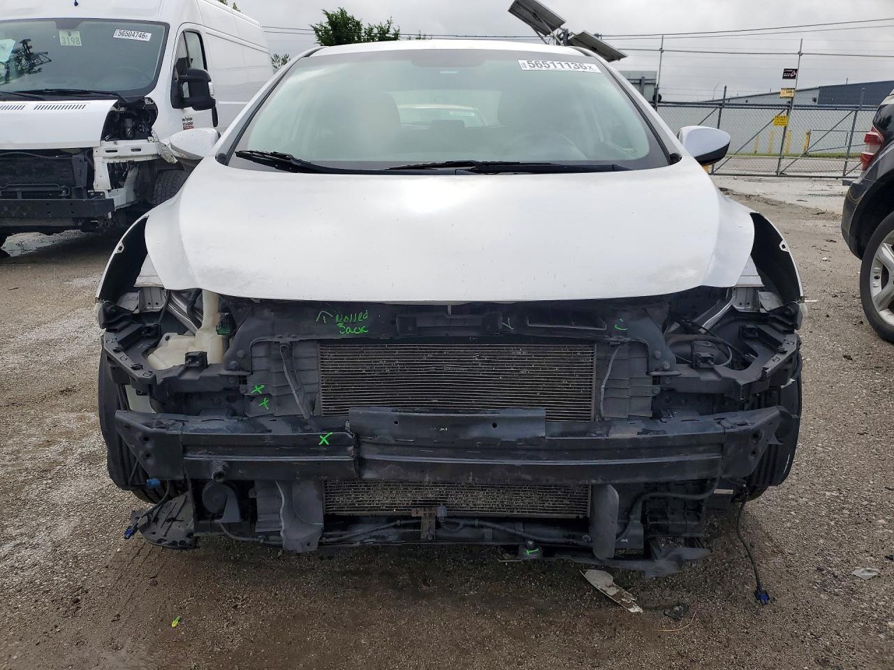 2014 Hyundai Elantra Gt Base Silver vin: KMHD35LH9EU230638