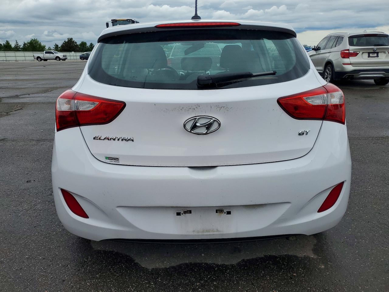 2015 Hyundai Elantra Gt Base White vin: KMHD35LH9FU248445