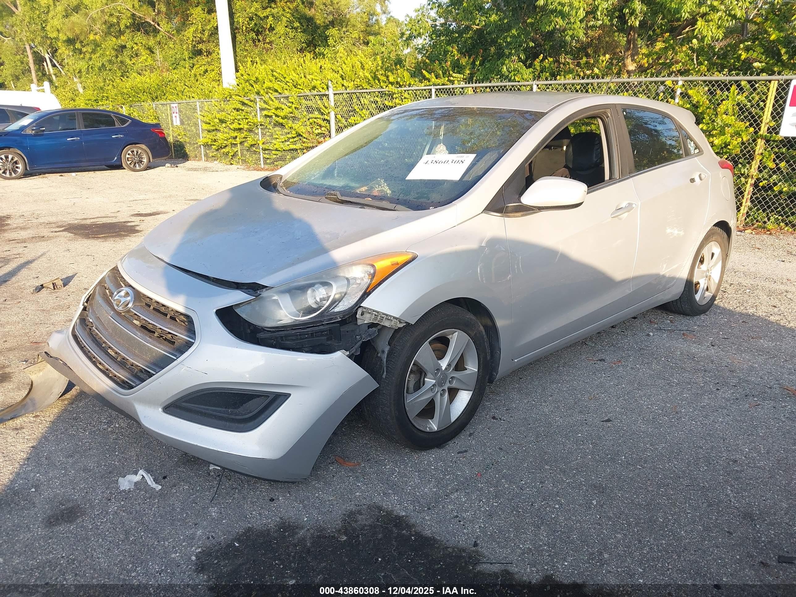 2017 Hyundai Elantra Gt   Серебряный vin: KMHD35LH9HU372542
