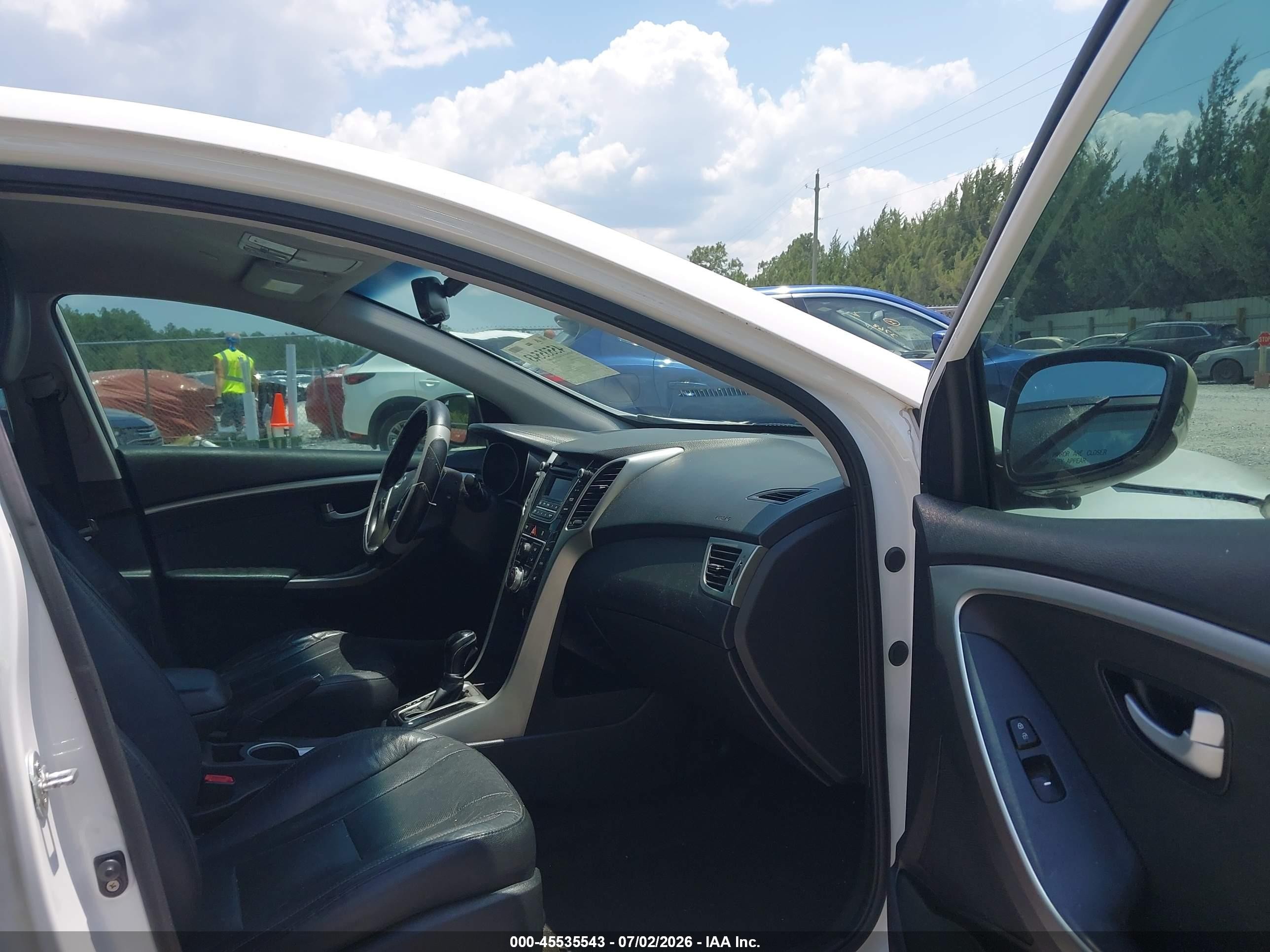 2014 Hyundai Elantra Gt White vin: KMHD35LHXEU164858