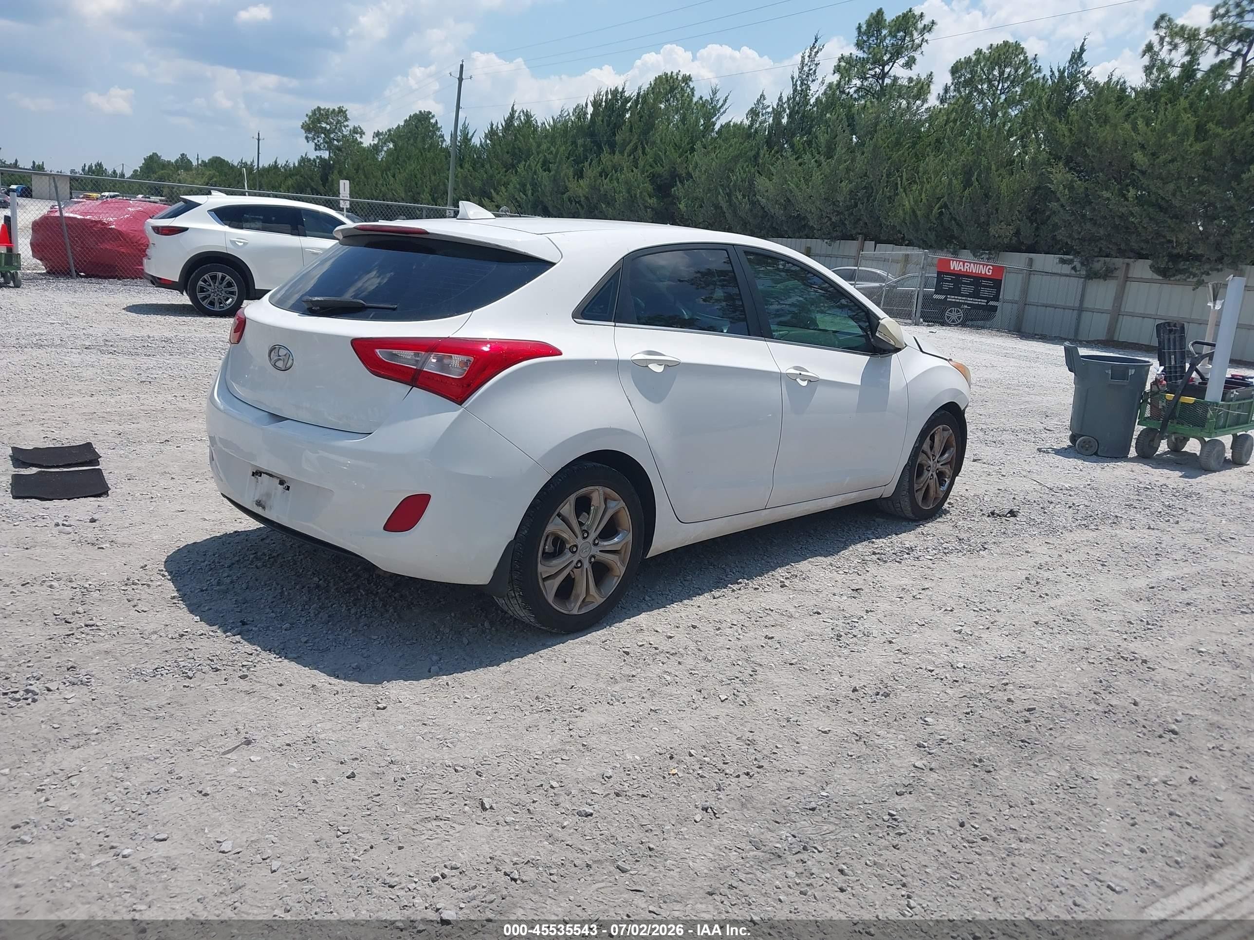 2014 Hyundai Elantra Gt White vin: KMHD35LHXEU164858