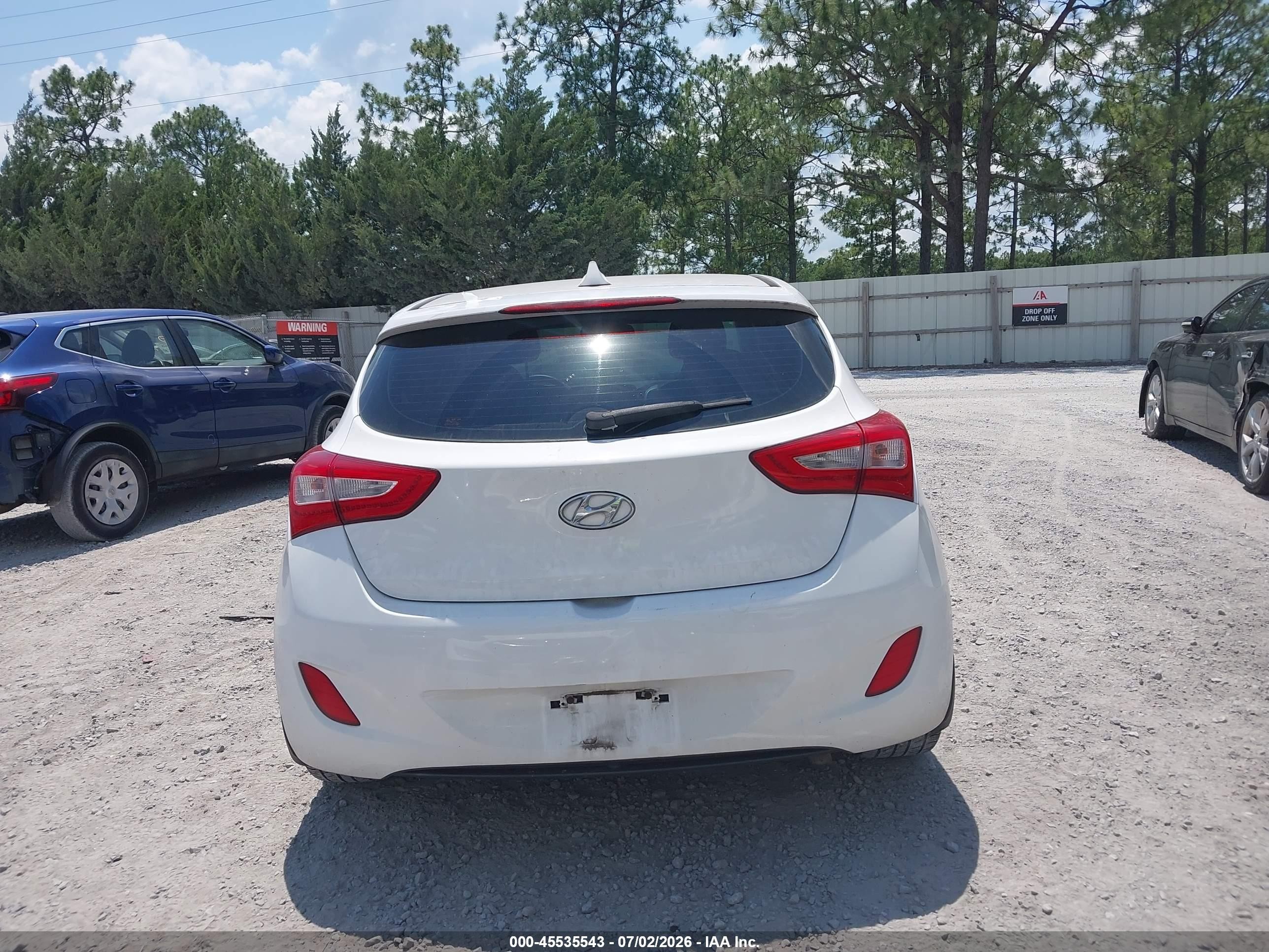 2014 Hyundai Elantra Gt White vin: KMHD35LHXEU164858