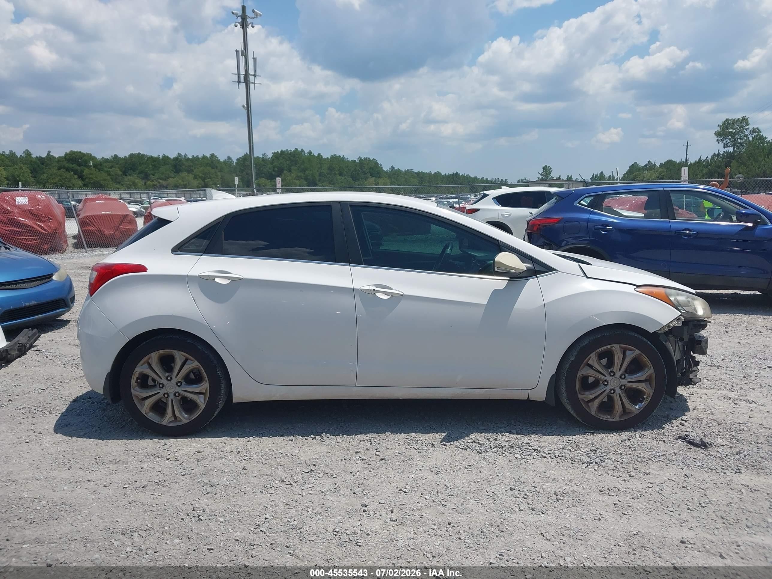 2014 Hyundai Elantra Gt White vin: KMHD35LHXEU164858